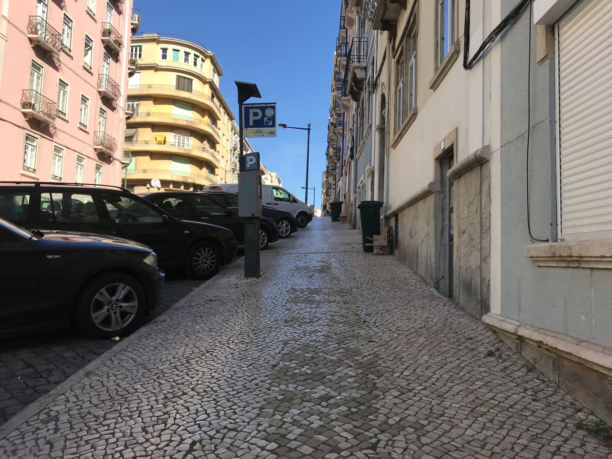 Street view near Apartments of the Marques, Lisbon — © miguel_andrade (CC BY-SA · Mapillary)