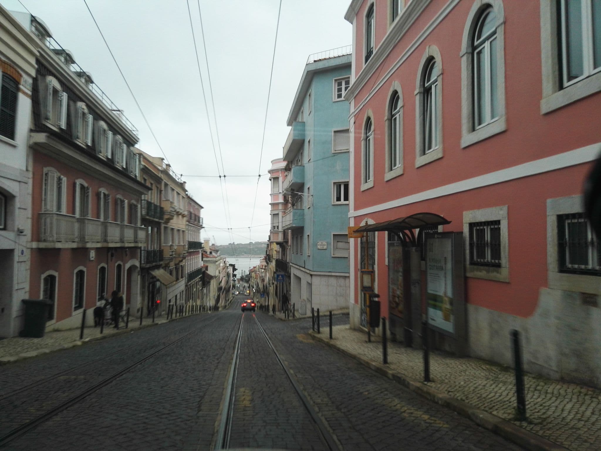 Street view near Lapa82, Santos-o-Velho — © filipegraciosa (CC BY-SA · Mapillary)