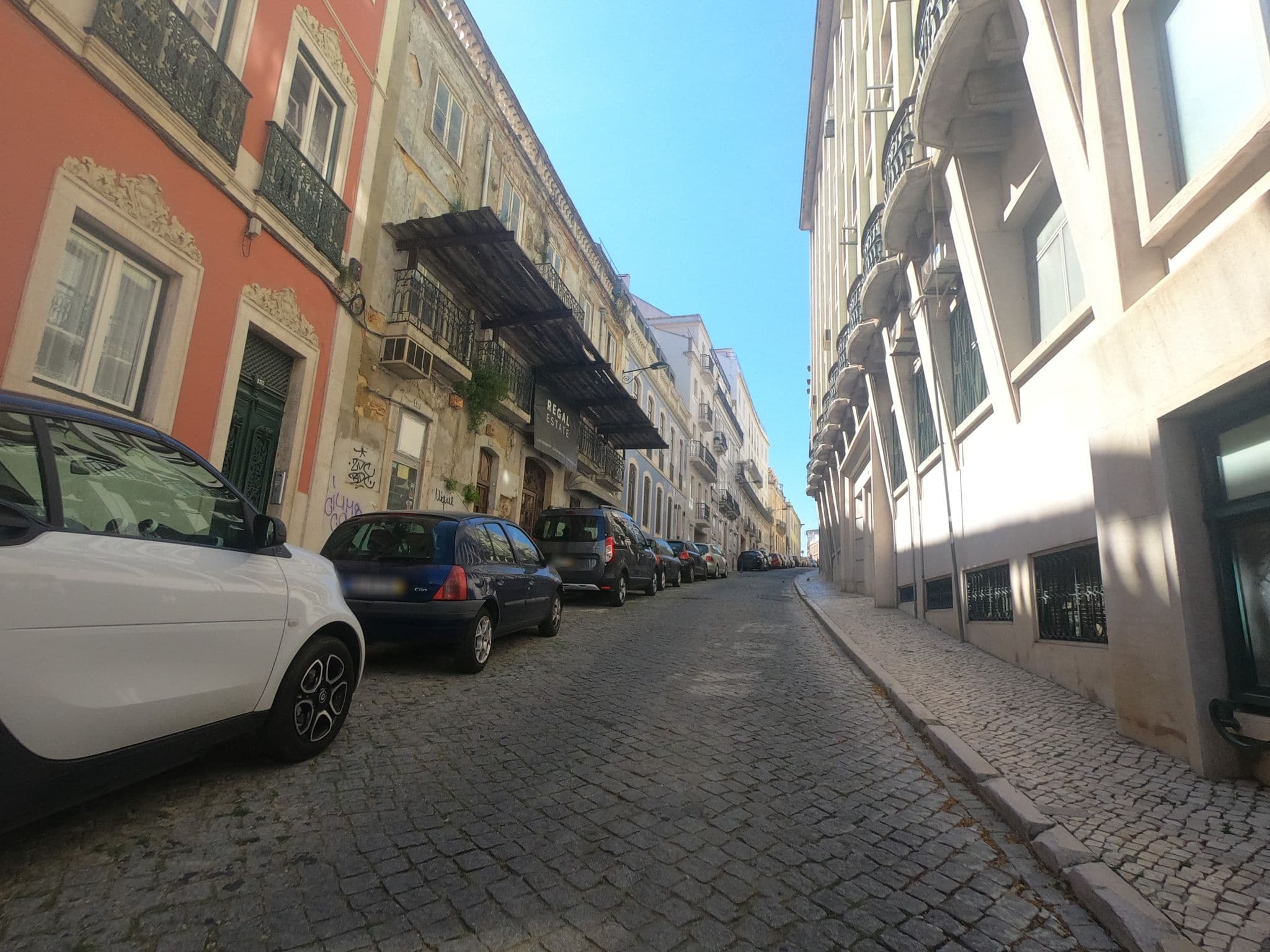 Street view near Stay Cool Hostel, Principe Real — © filohipo (CC BY-SA · Mapillary)