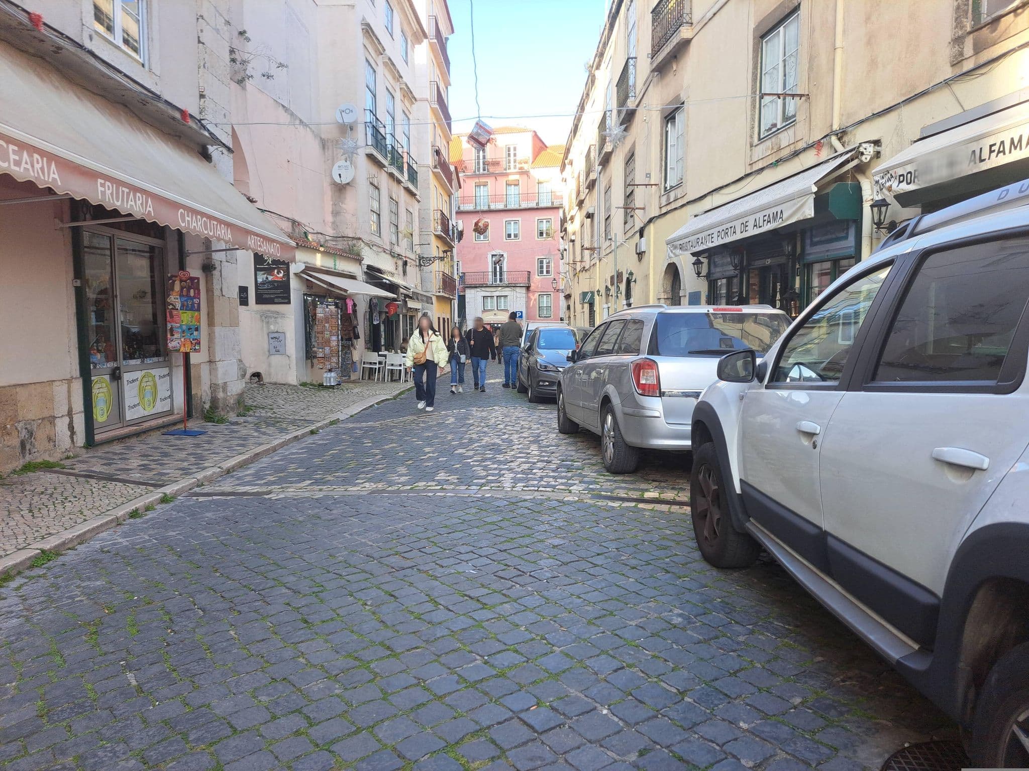 Street view near Apartamentos Alfama District, Alfama — © beer119 (CC BY-SA · Mapillary)