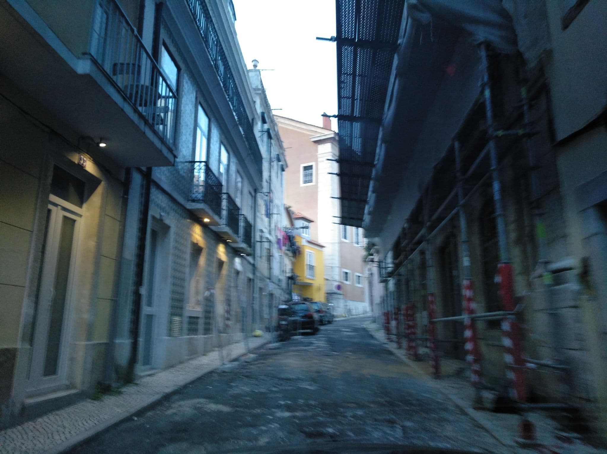 Street view near Rossio Convento da Encarnação, Baixa — © filohipo (CC BY-SA · Mapillary)