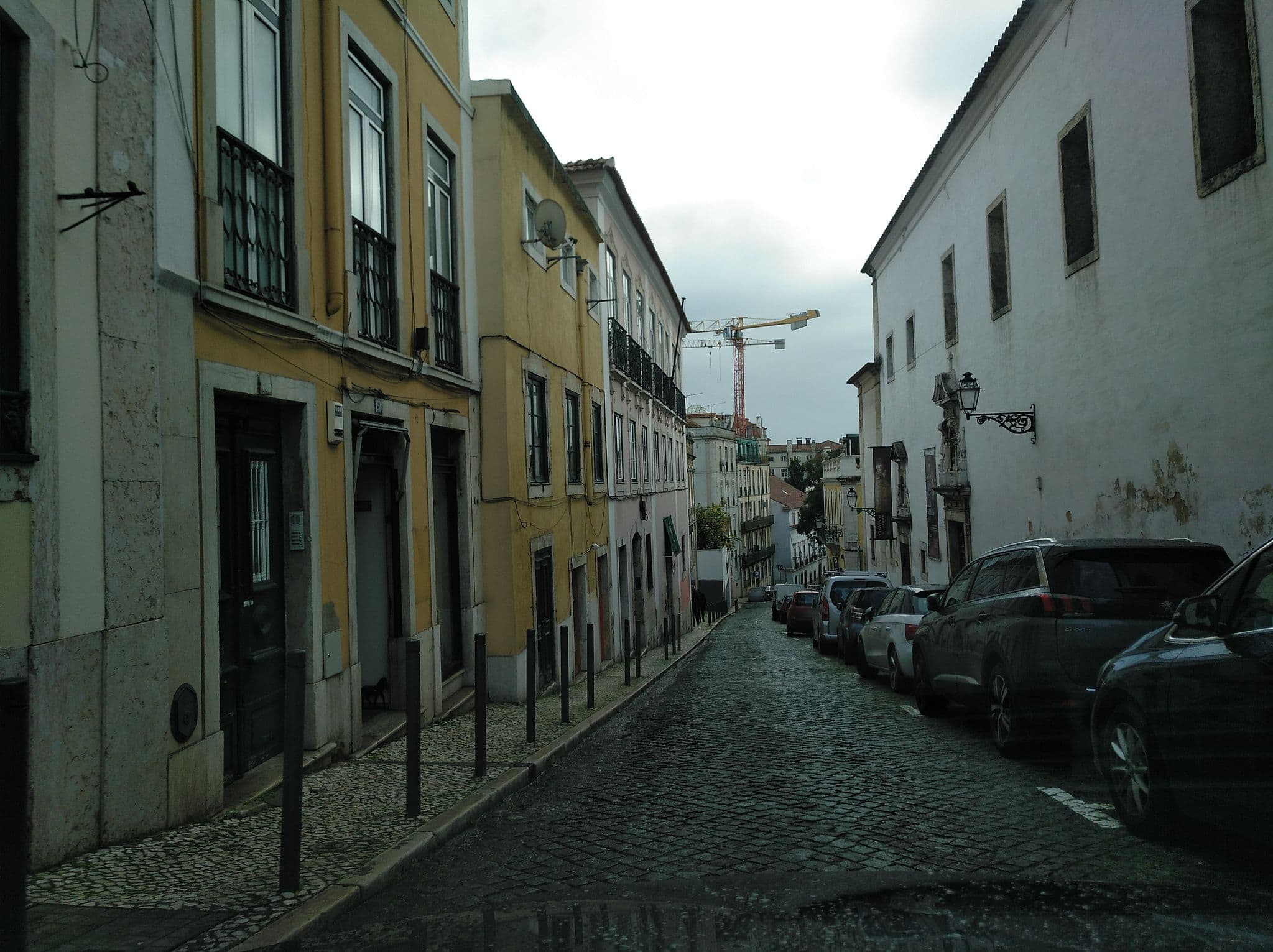 Street view near Lock Yo Windows; Lock Yo Doors, Bairro Alto — © filohipo (CC BY-SA · Mapillary)