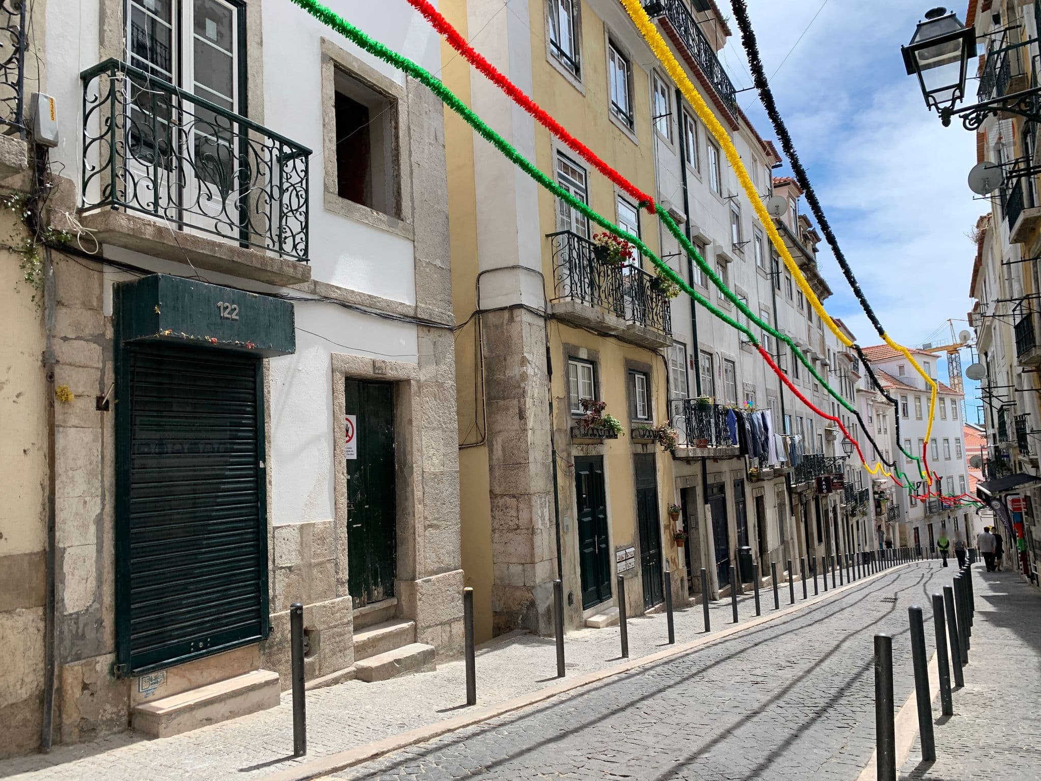 Street view near Alfama Flats - Beco dos Ramos, Alfama — © egorka (CC BY-SA · Mapillary)
