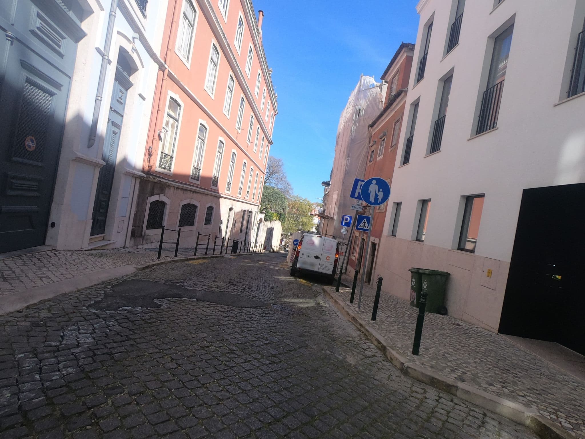 Street view near Avenida Premium by Homing, Principe Real — © filohipo (CC BY-SA · Mapillary)