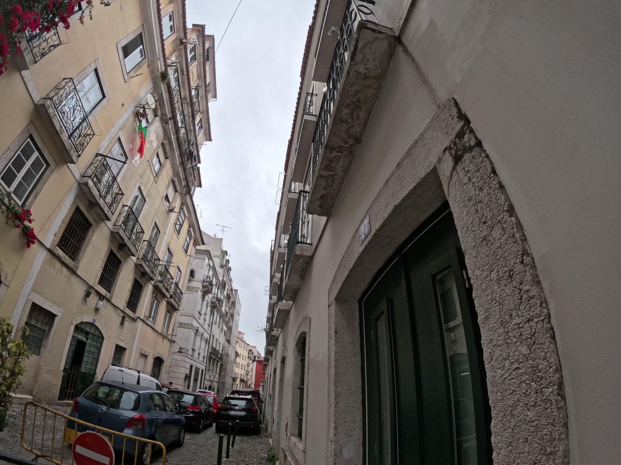 Street view near LAHostels, Baixa — © claudiop (CC BY-SA · Mapillary)