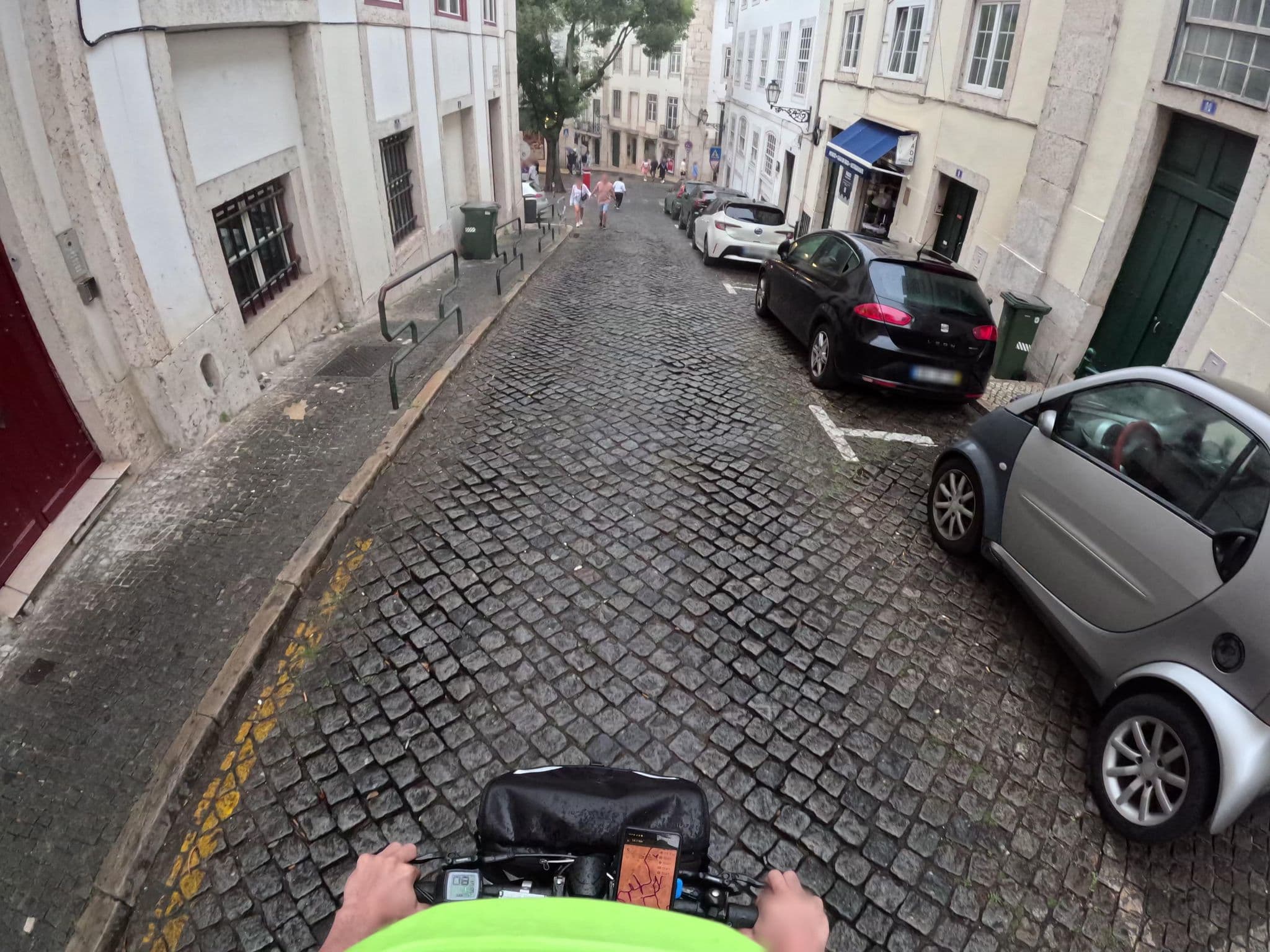 Street view near The Stage, Baixa — © claudiop (CC BY-SA · Mapillary)