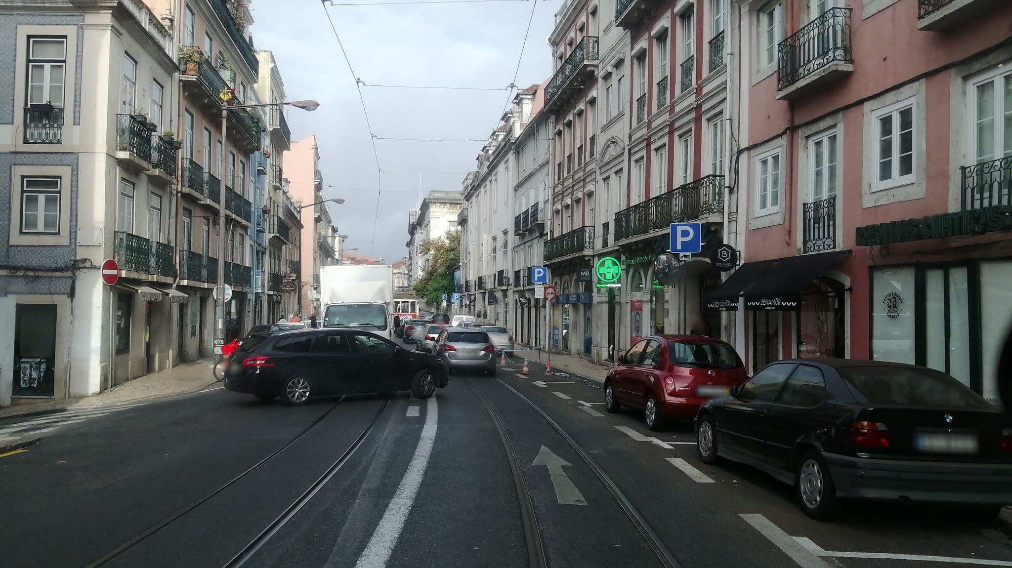 Street view near airbnb rue de escola politécnica 20, Principe Real — © kanimanbo (CC BY-SA · Mapillary)