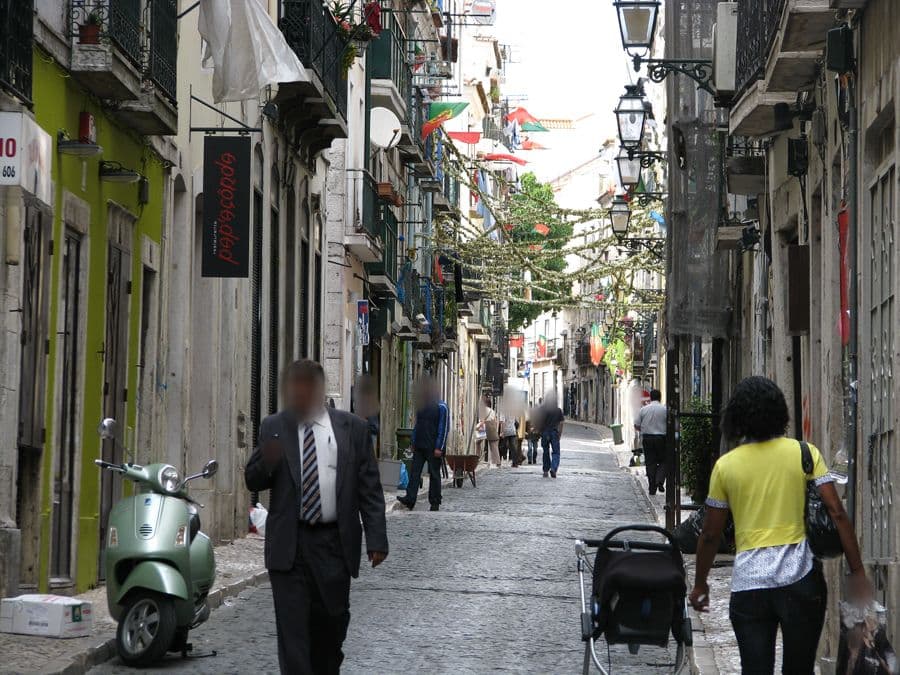 Street view near Atalaia 68, Bairro Alto — © barragon (CC BY-SA · Mapillary)