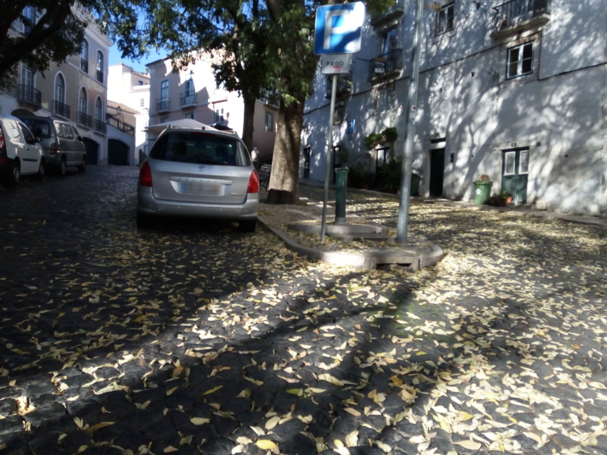 Street view near Contador Mor Guesthouse, Alfama — © mapfool (CC BY-SA · Mapillary)