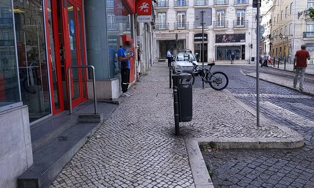 Street view near Royal Lisbon Hostel, Bairro Alto — © matteotaiana (CC BY-SA · Mapillary)