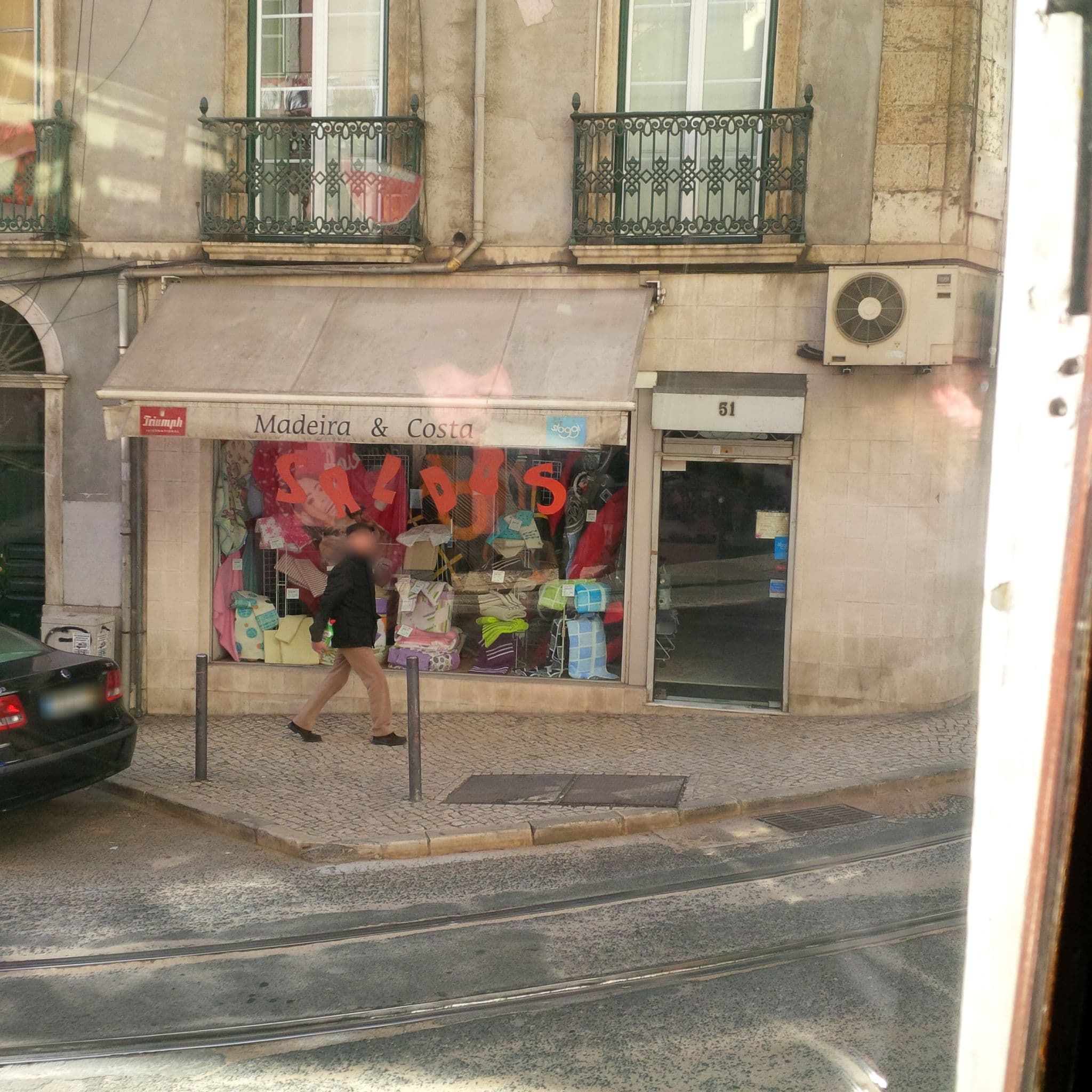 Street view near Rose Apartments, Santos-o-Velho — © agranizo (CC BY-SA · Mapillary)