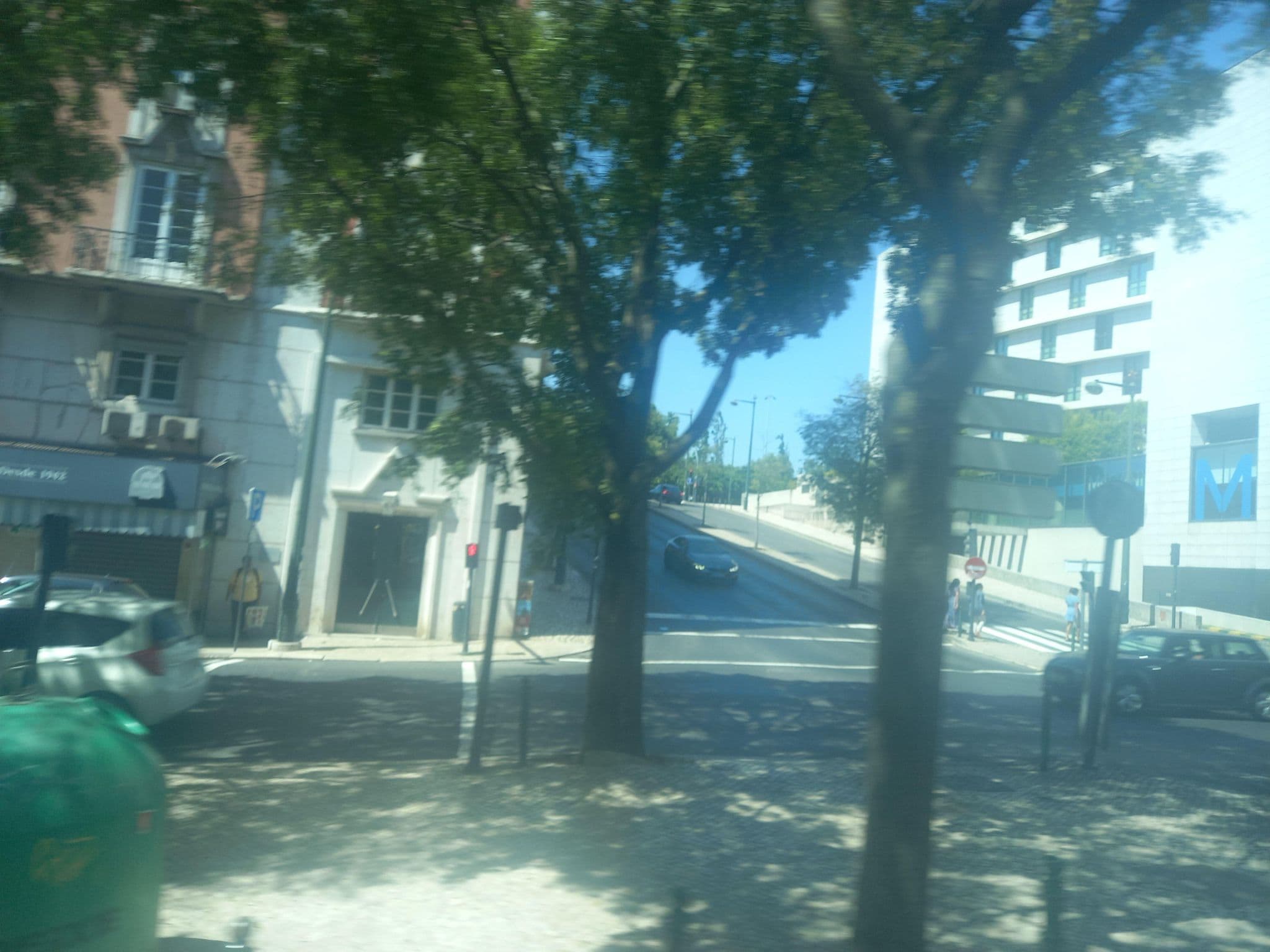 Street view near Midtown Hostel, São Sebastião da Pedreira — © danielagos12 (CC BY-SA · Mapillary)