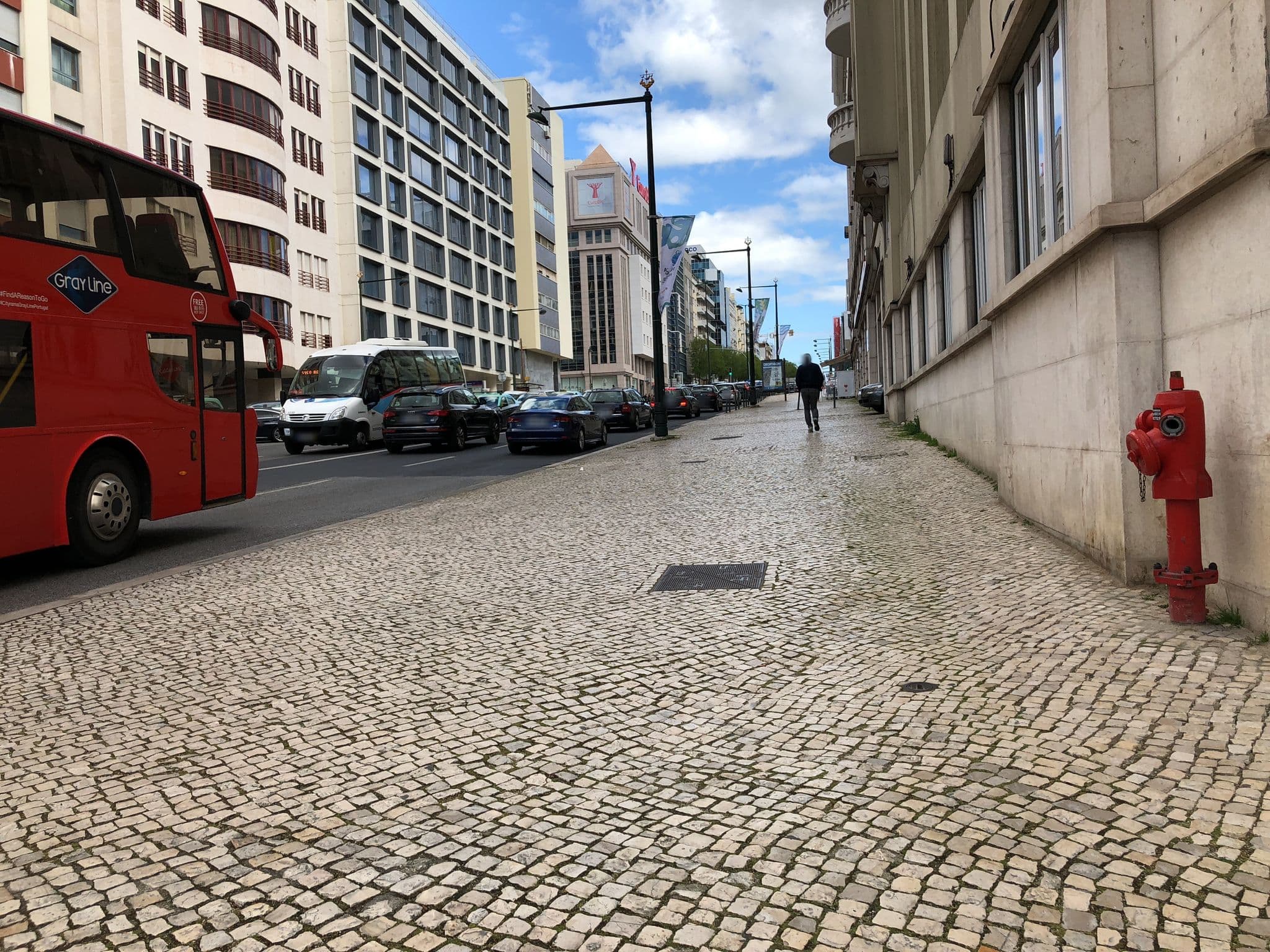 Street view near Porta de Aviz, Turismo e Hotelaria, São Sebastião da Pedreira — © lorimar (CC BY-SA · Mapillary)