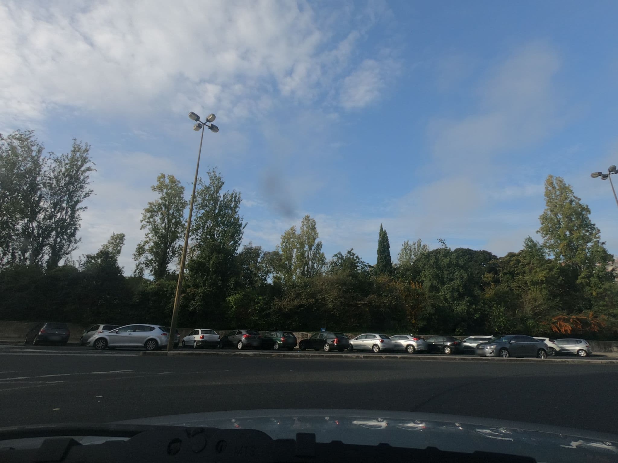 Street view near Gulbenkian Gardens Apartments, São Sebastião da Pedreira — © filohipo (CC BY-SA · Mapillary)