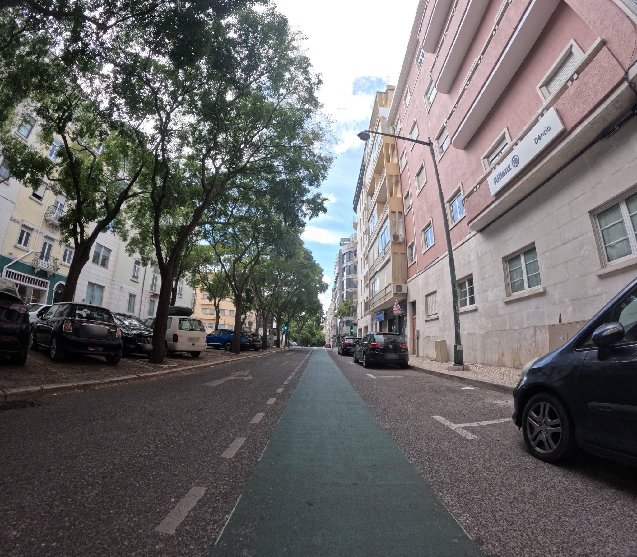 Street view near Duque de Saldanha Bed and Breakfast, São Jorge de Arroios — © danielagos12 (CC BY-SA · Mapillary)