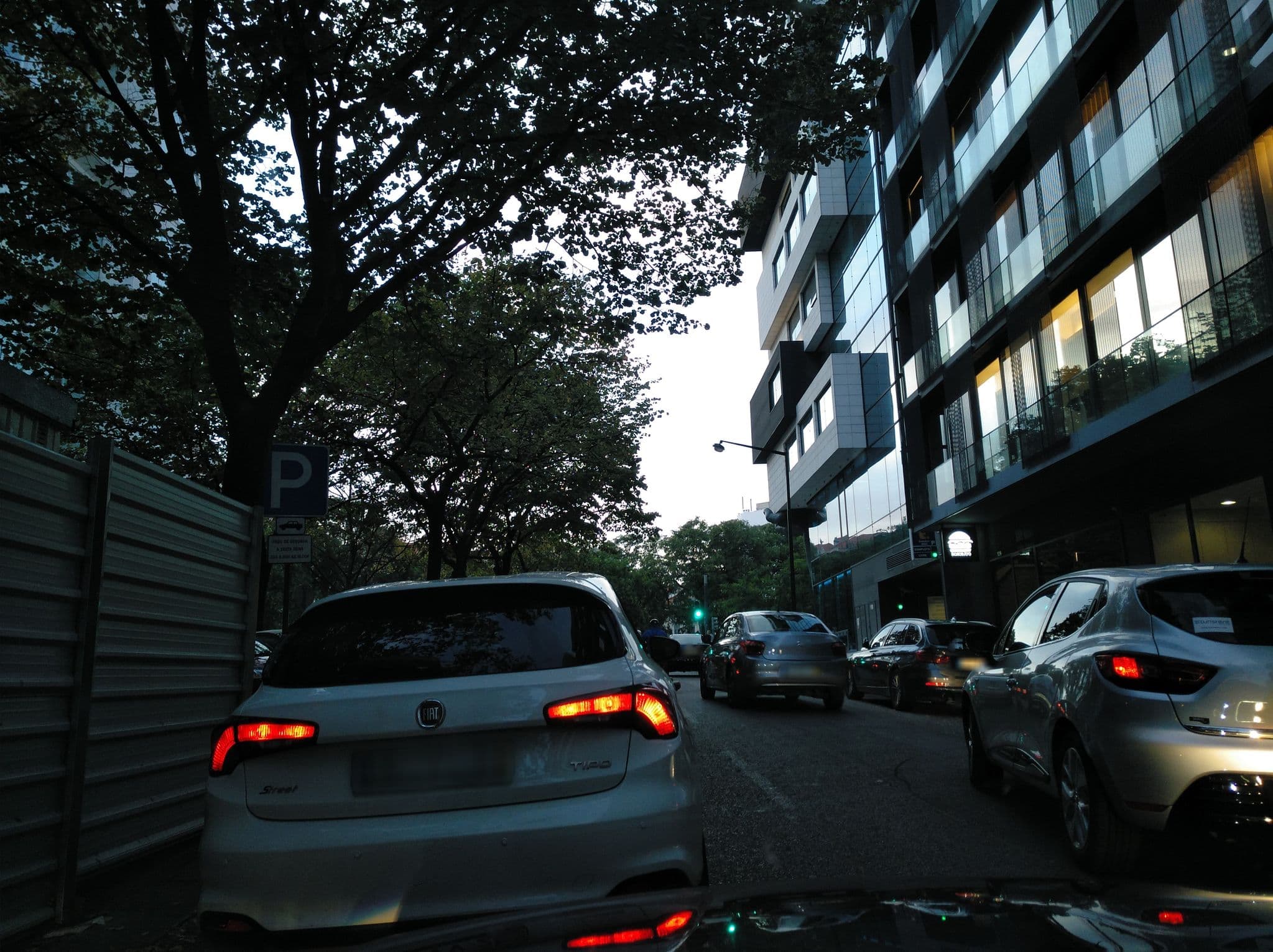 Street view near Luster Pool, São Jorge de Arroios — © filohipo (CC BY-SA · Mapillary)