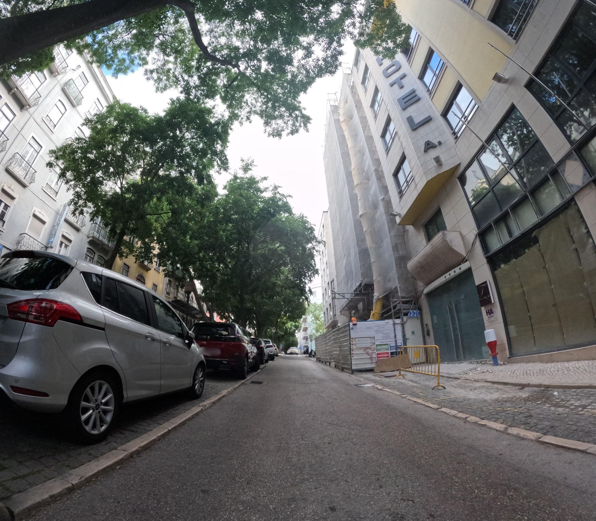 Street view near Residencial Marisela Lisbon, São Sebastião da Pedreira — © danielagos12 (CC BY-SA · Mapillary)