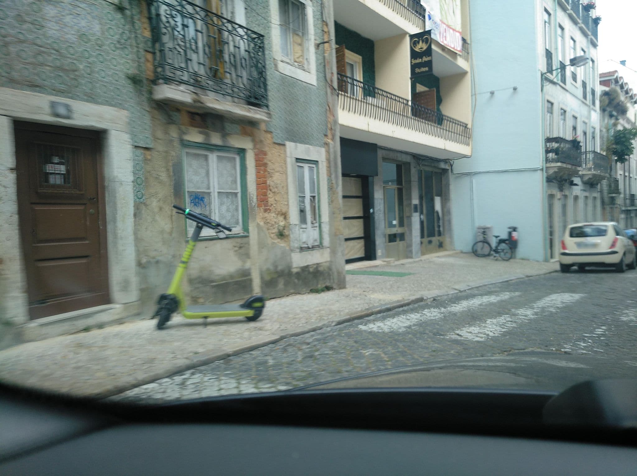 Street view near Bossabed Lisbon, Lisbon — © filohipo (CC BY-SA · Mapillary)