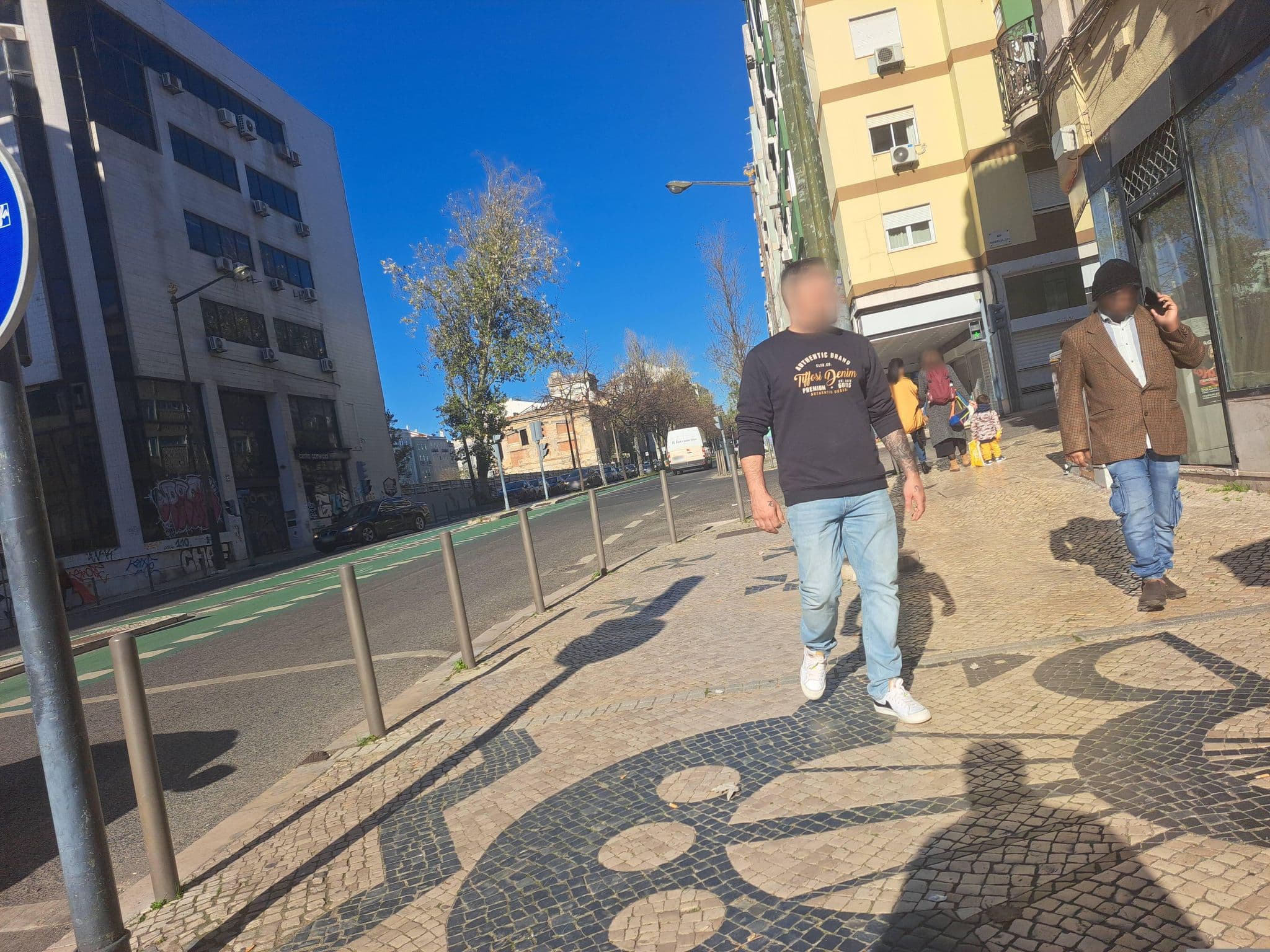 Street view near Luis Simões & Conceição, São Jorge de Arroios — © beer119 (CC BY-SA · Mapillary)