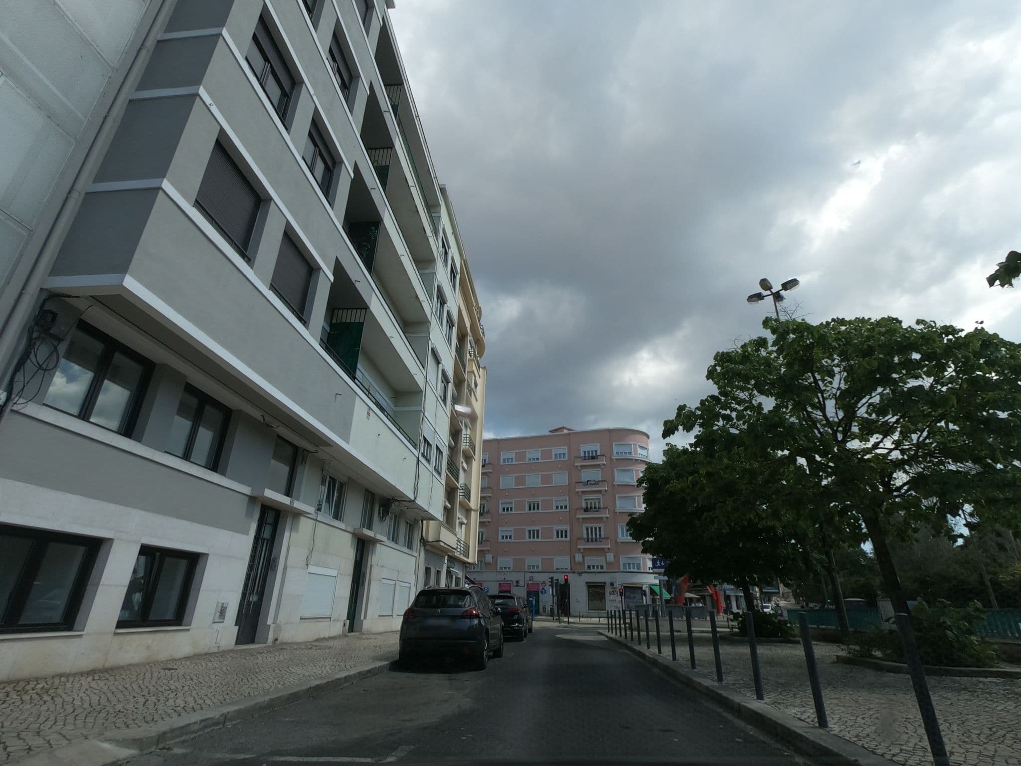 Street view near Airbnb Lisbon, São Sebastião da Pedreira — © filohipo (CC BY-SA · Mapillary)