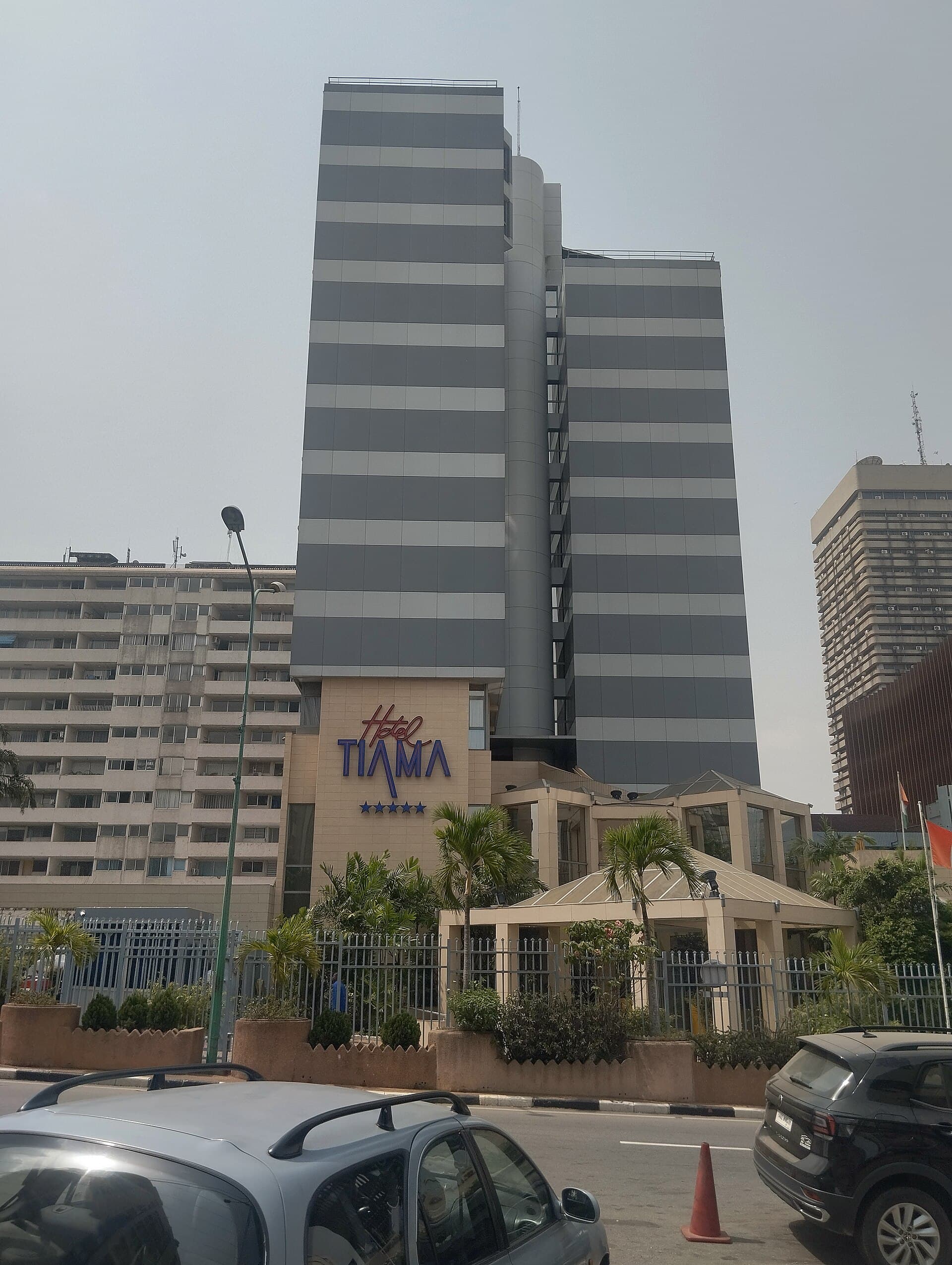 Hôtel Tiama (via Wikimedia Commons, CC0)