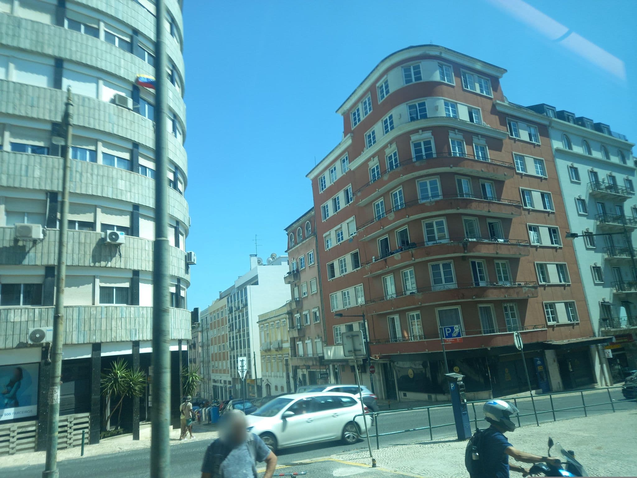 Street view near Résidence Pierre & Vacances VIP Executive Marques, Lisbon — © danielagos12 (CC BY-SA · Mapillary)