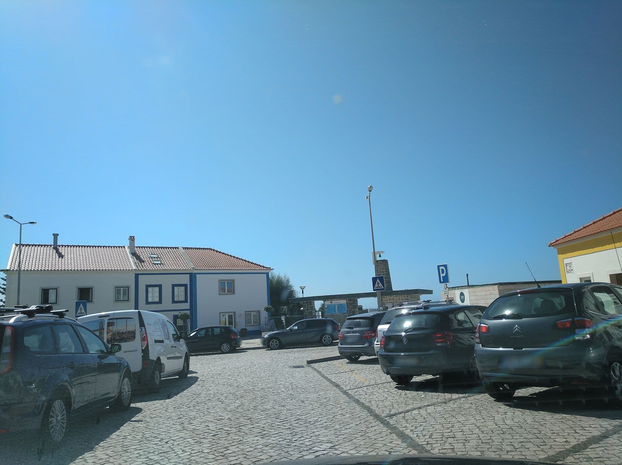 Street view near Sandhi house, Ericeira — © filohipo (CC BY-SA · Mapillary)