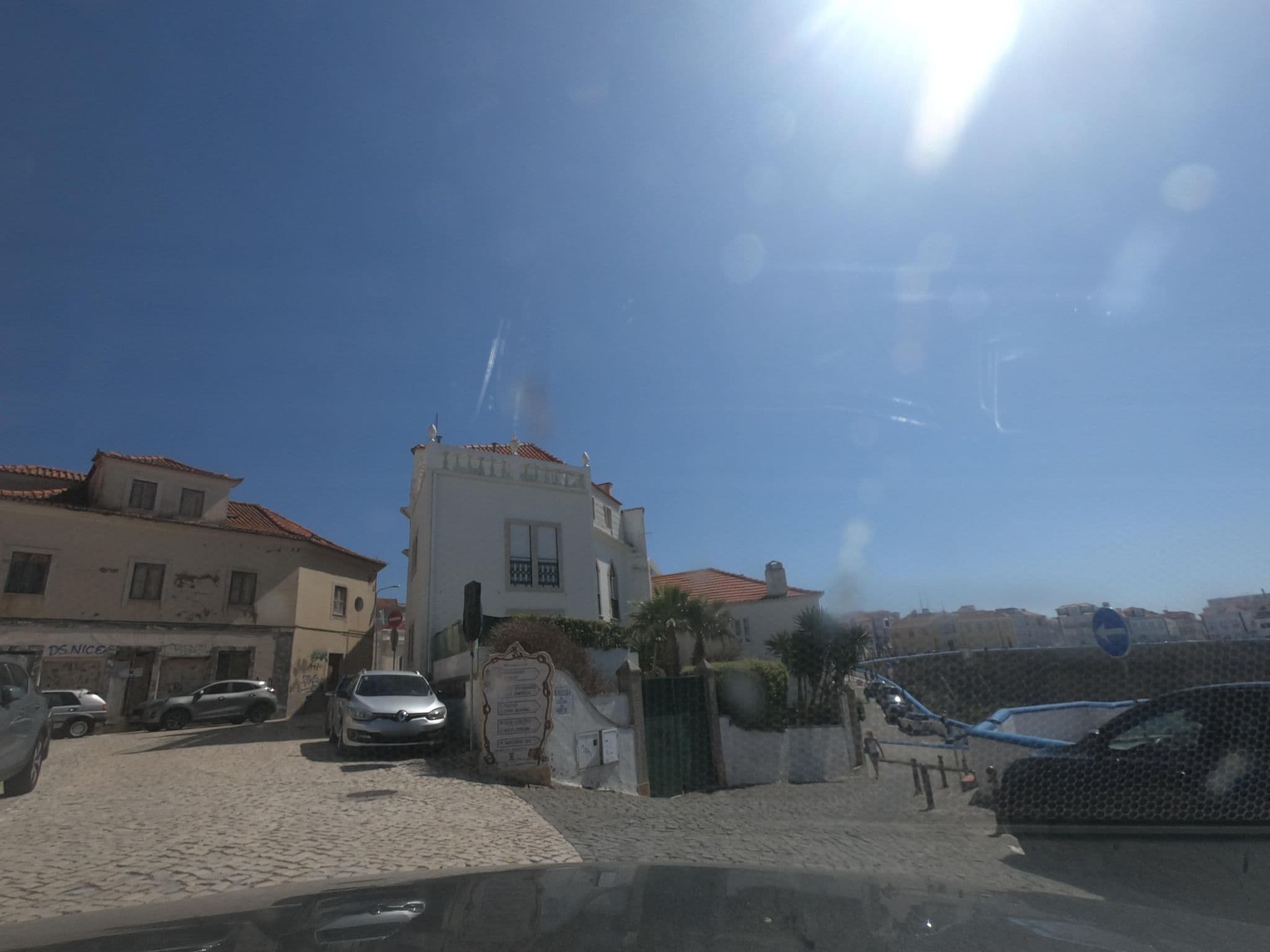 Street view near GiG Capsule Hostel, Ericeira — © filohipo (CC BY-SA · Mapillary)