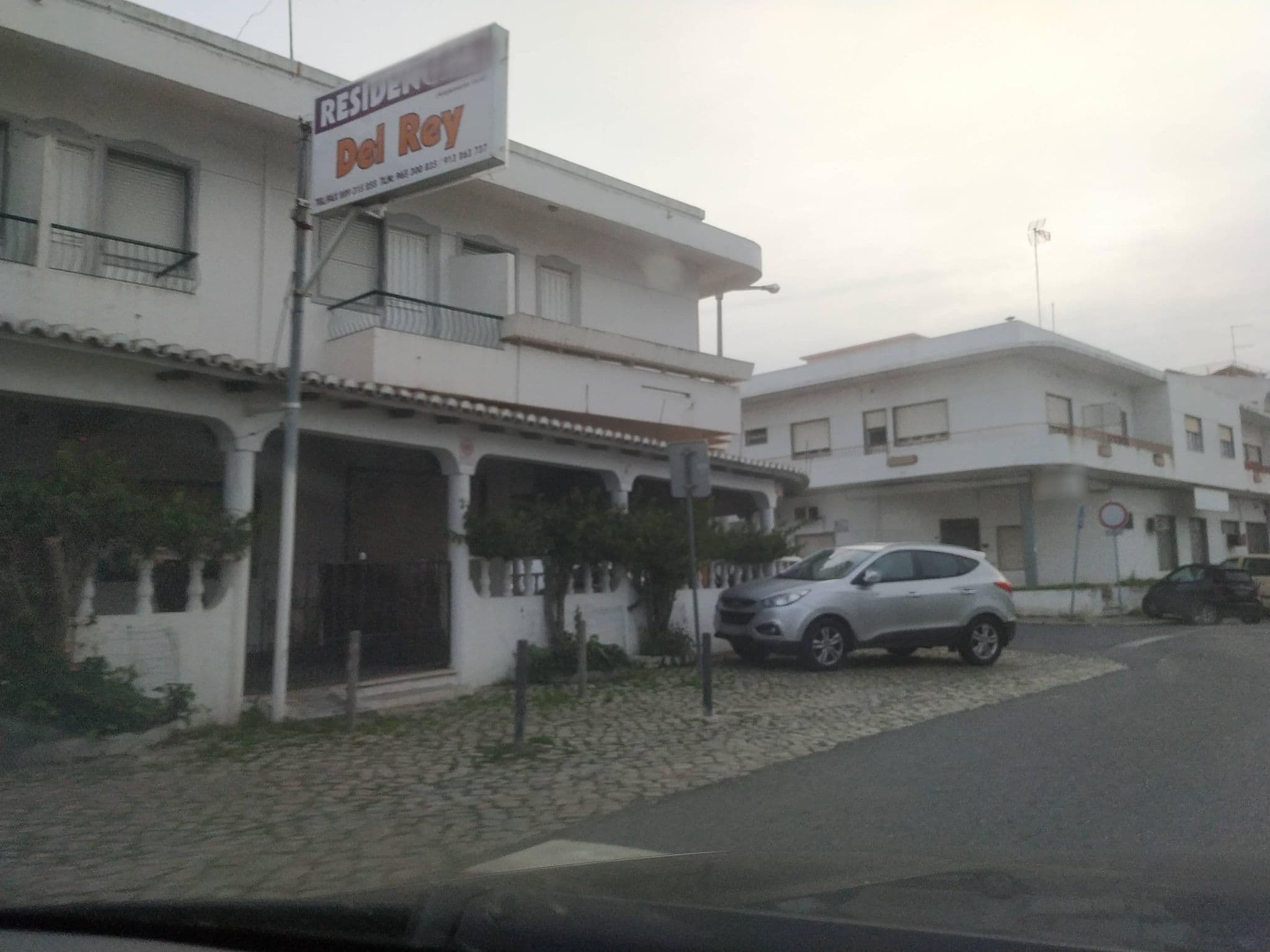 Street view near Pensão Residencial Del Rey, Quarteira — © filohipo (CC BY-SA · Mapillary)