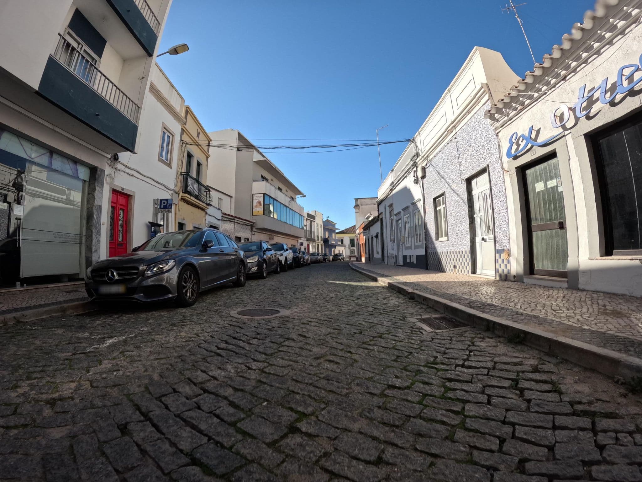 Street view near Sally Guesthouse, Faro — © claudiop (CC BY-SA · Mapillary)
