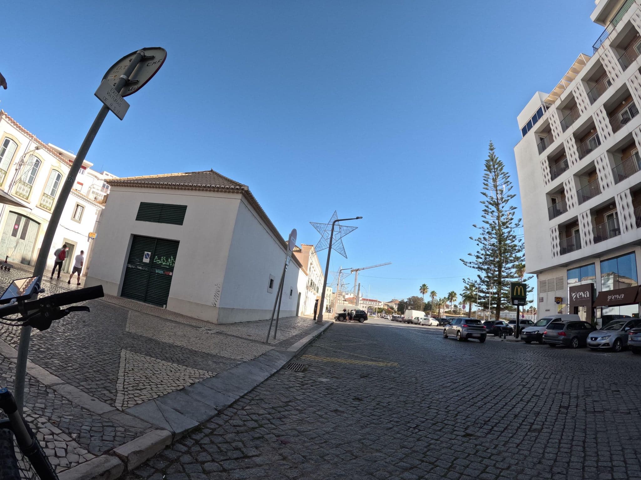 Street view near Wellcome Guest House, Faro — © claudiop (CC BY-SA · Mapillary)