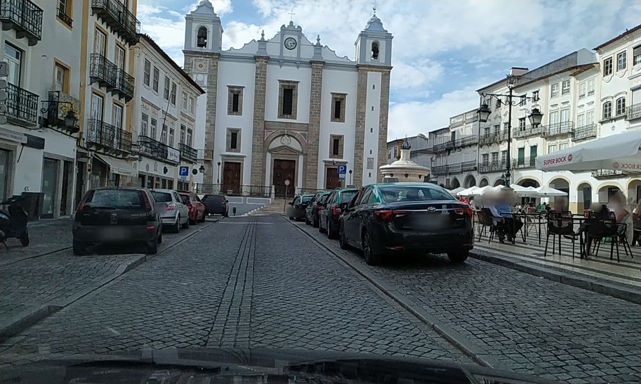 Street view near Hostal Santo Antão, Évora — © sanjorgepinho (CC BY-SA · Mapillary)