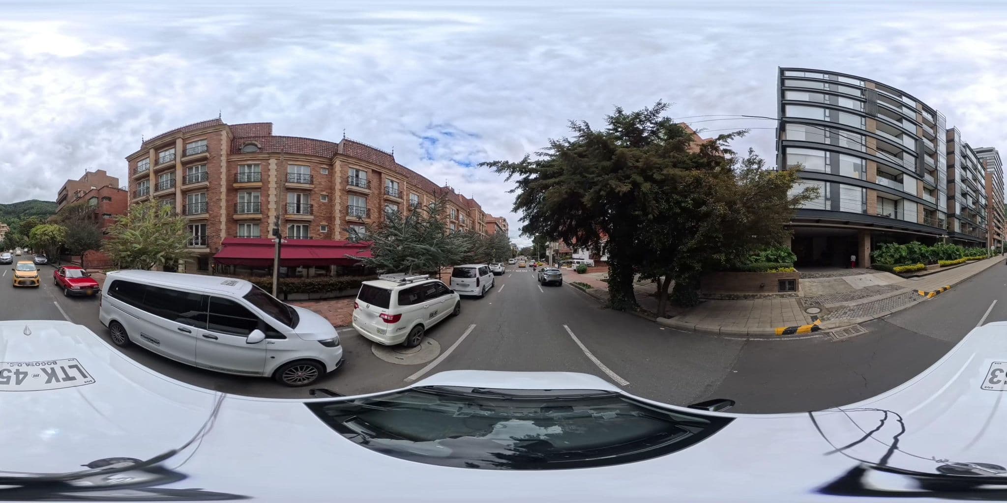 Street view near Hotel Windsor House, Barrio San Luis