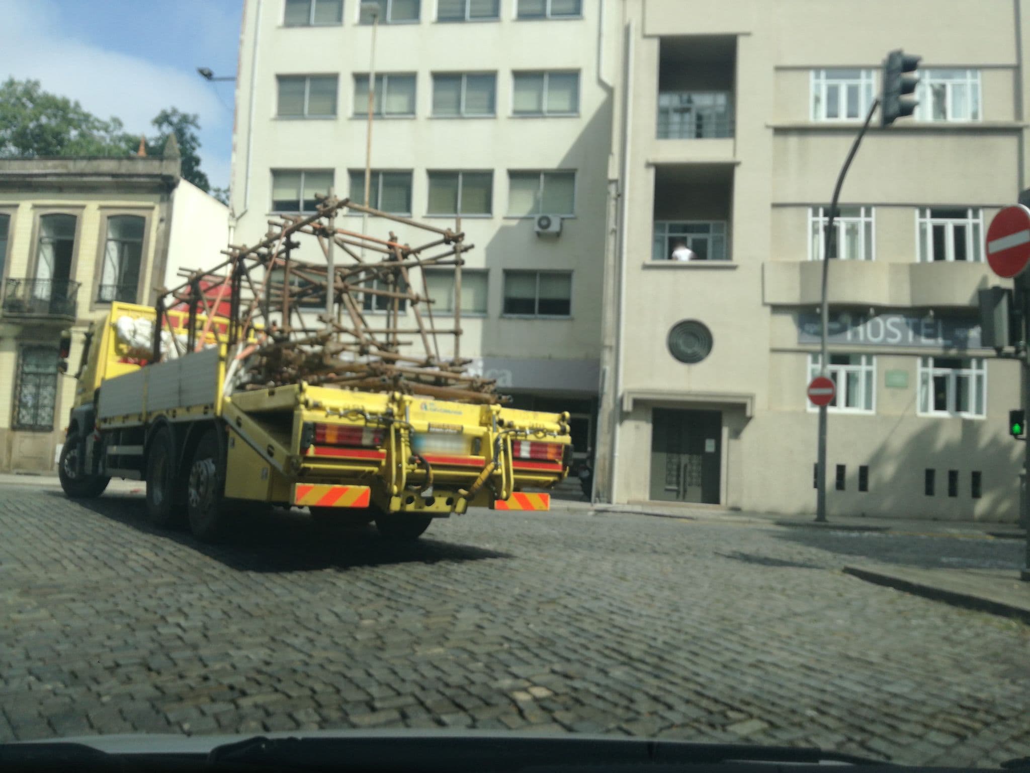 Street view near Studios Porto Solar, Porto — © cyberlima (CC BY-SA · Mapillary)
