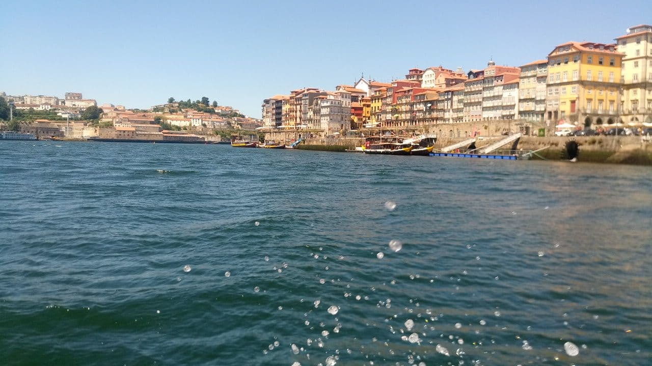 Street view near Riverplace Porto, Porto — © cartixa (CC BY-SA · Mapillary)