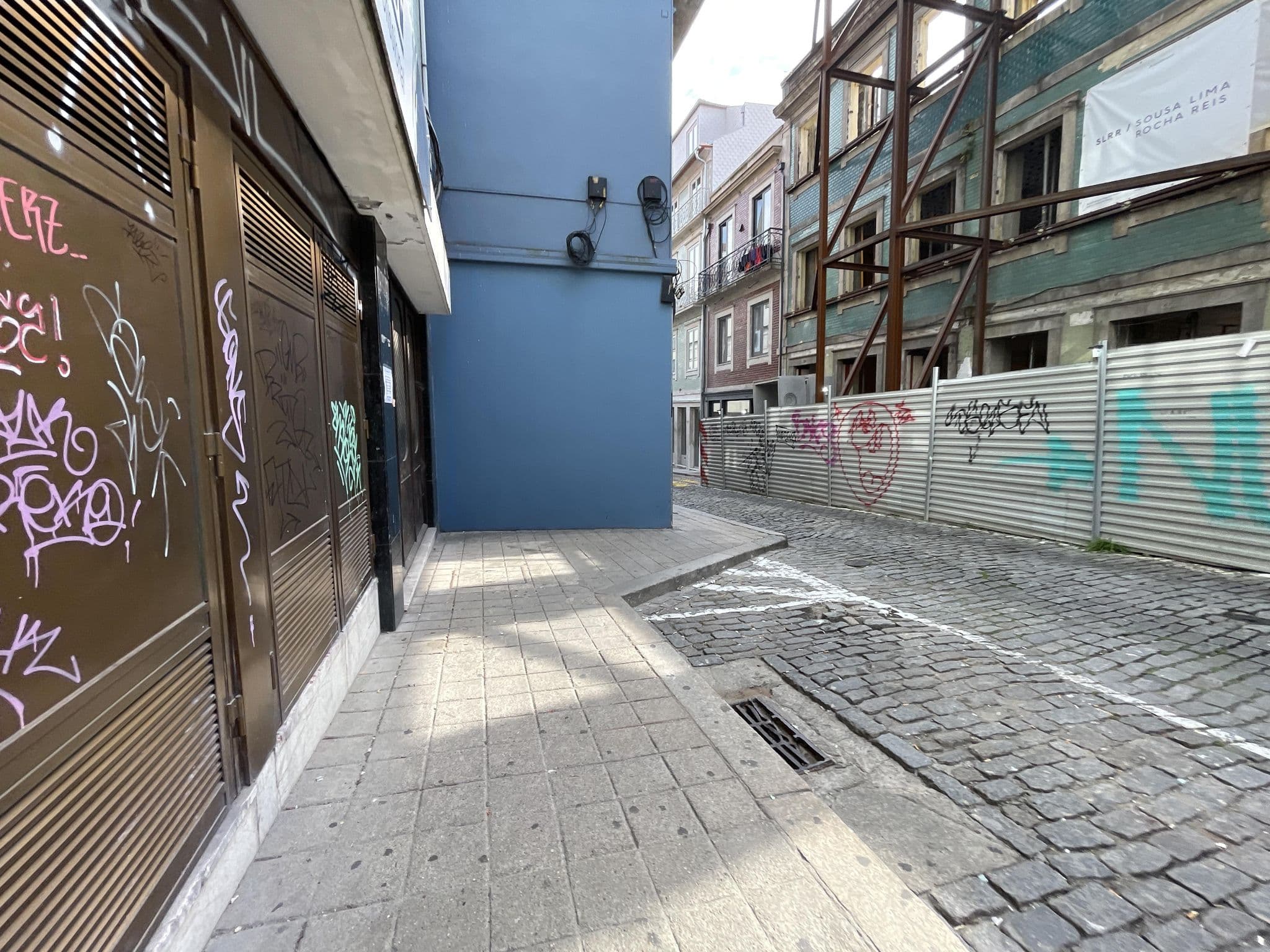 Street view near Crowntown Apartments, Porto — © egorka (CC BY-SA · Mapillary)
