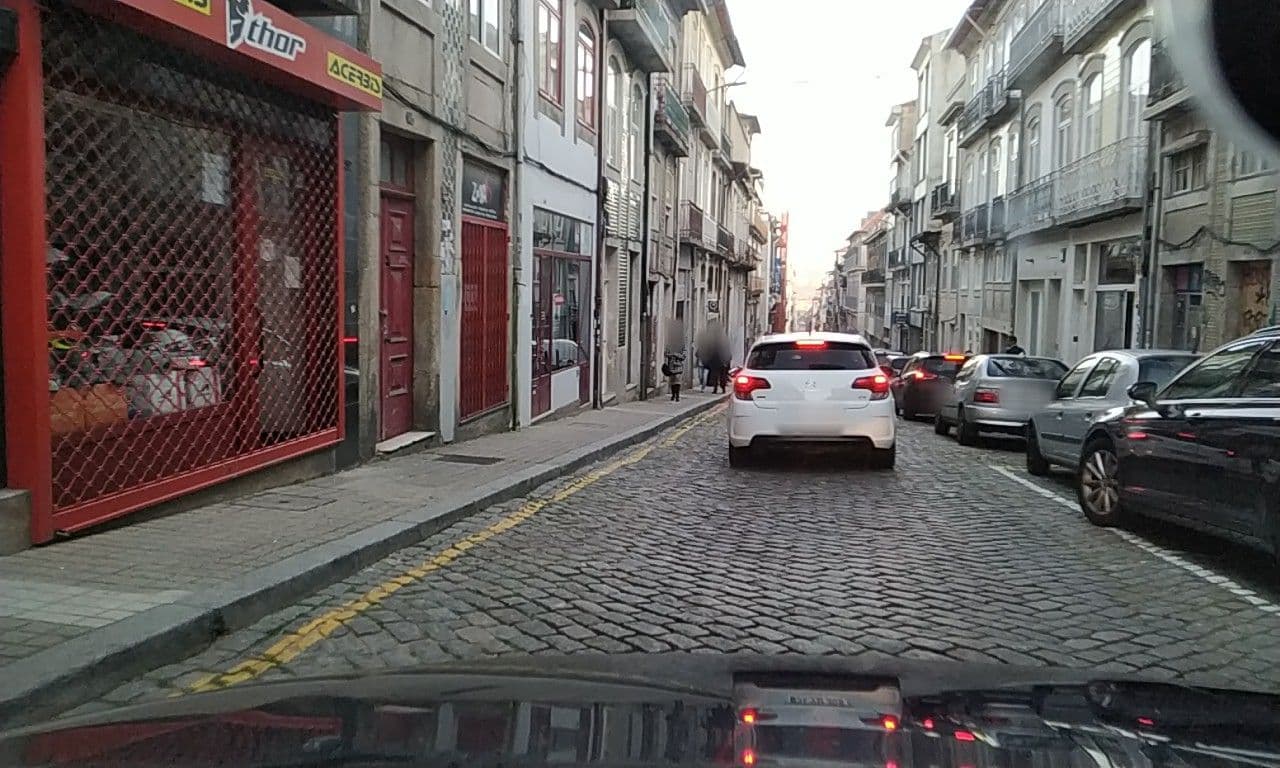 Street view near Almada Apartments 468, Porto — © sanjorgepinho (CC BY-SA · Mapillary)