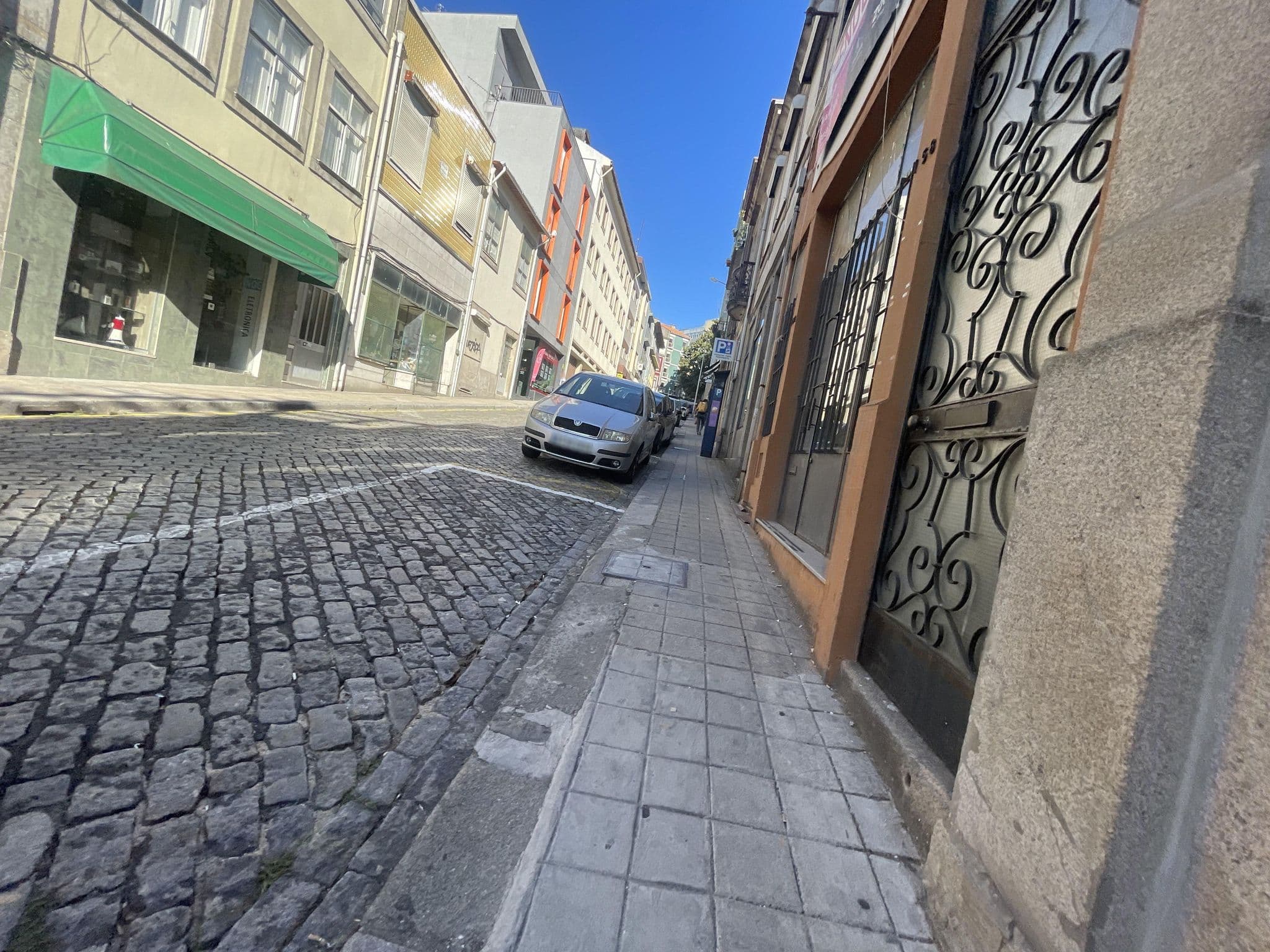 Street view near Innapartments - Trindade, Porto — © egorka (CC BY-SA · Mapillary)