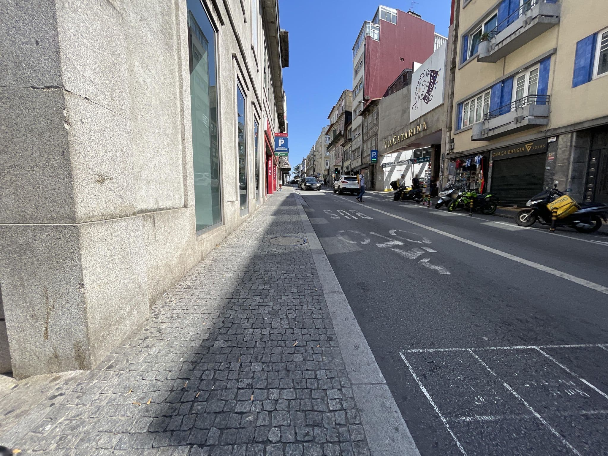 Street view near Casa de Férias Santa Catarina, Porto — © egorka (CC BY-SA · Mapillary)