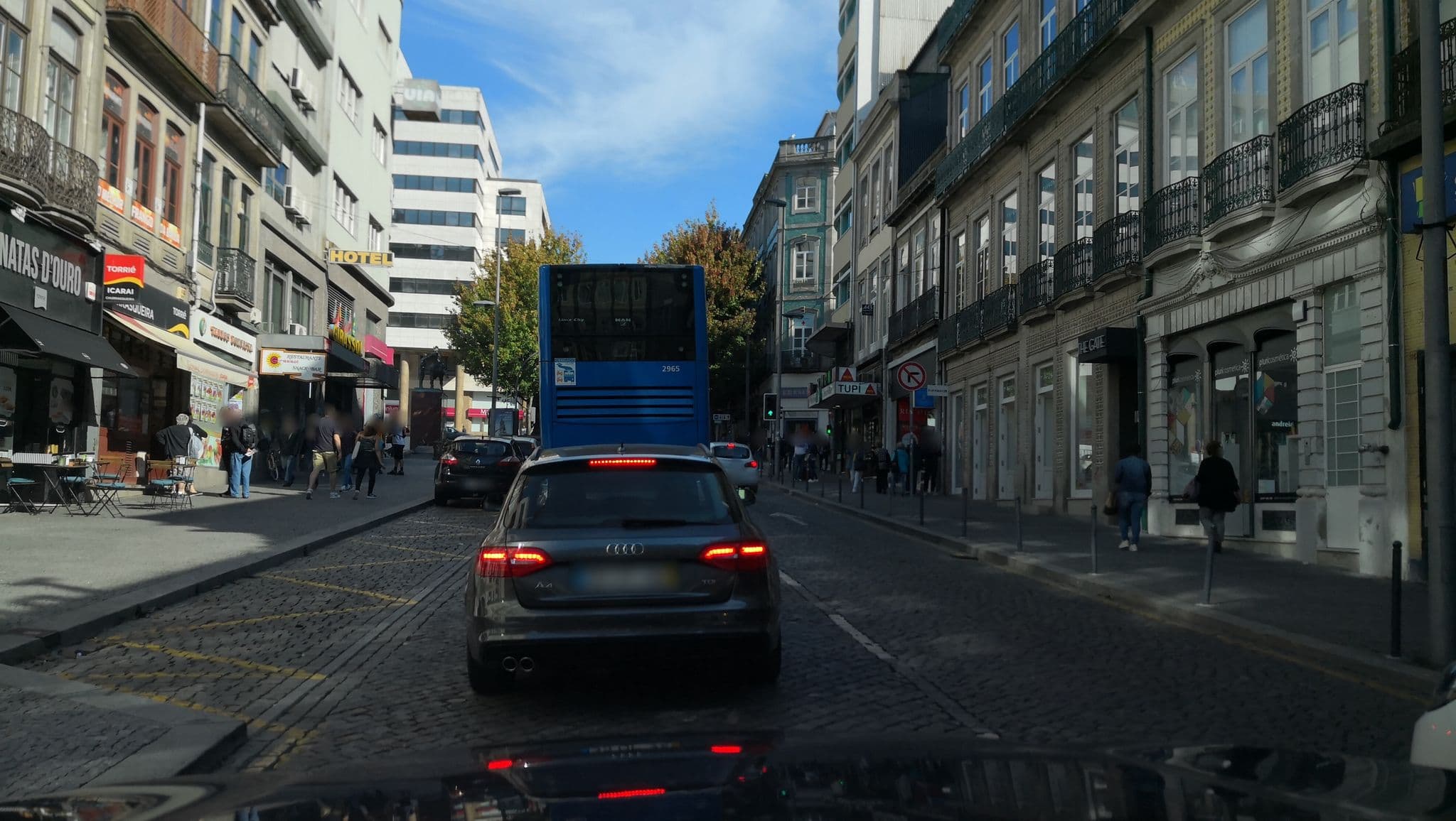 Street view near Pestana Porto - A Brasileira, City Center & Heritage Building, Porto — © sanjorgepinho (CC BY-SA · Mapillary)