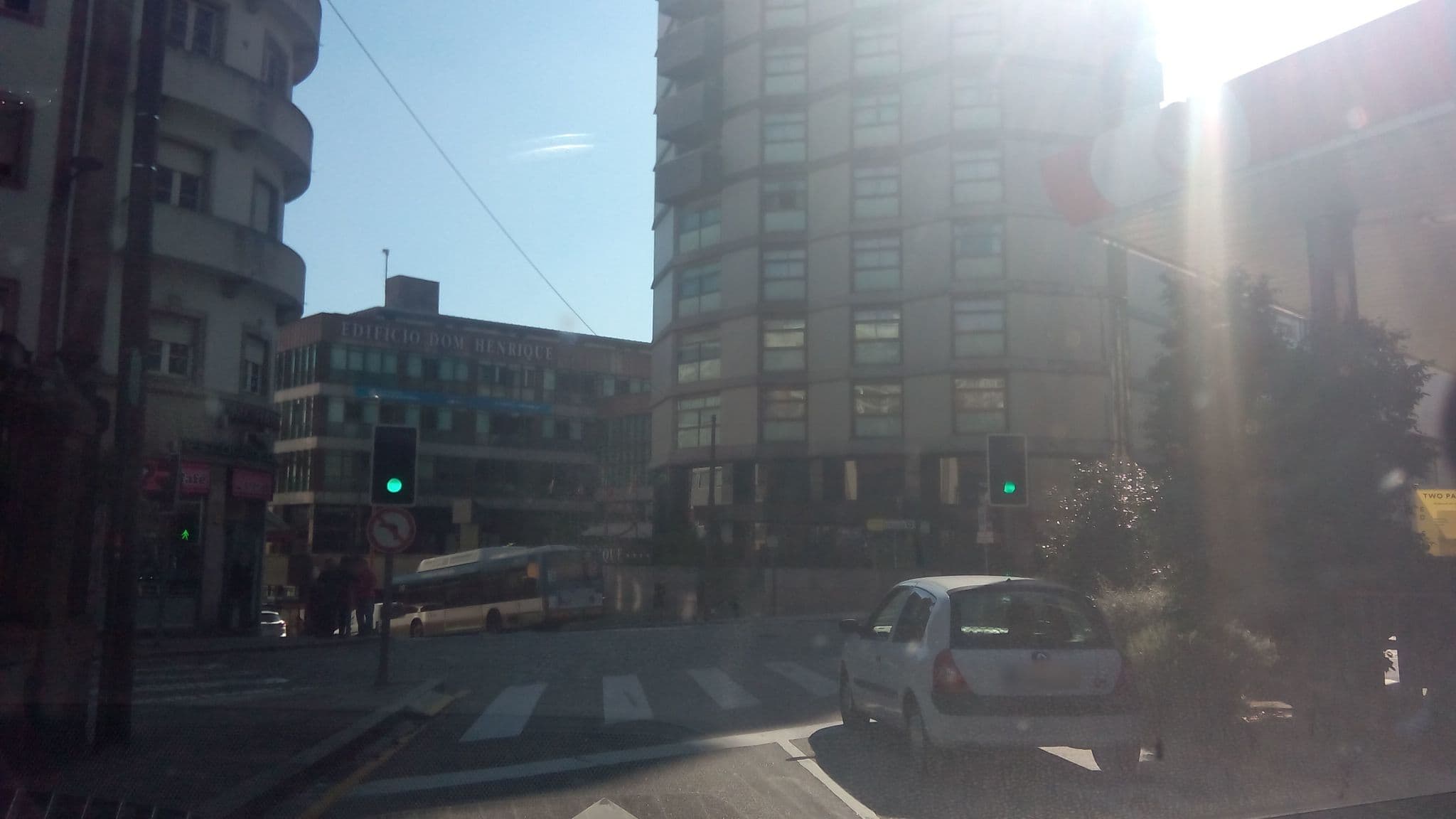 Street view near Feel Porto Vintage Townhouses, Porto — © nunogand (CC BY-SA · Mapillary)