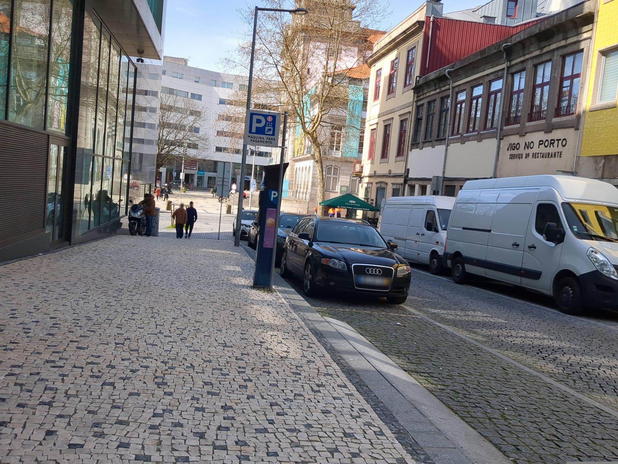 Street view near Flouflou's Casa, Porto — © egorka (CC BY-SA · Mapillary)
