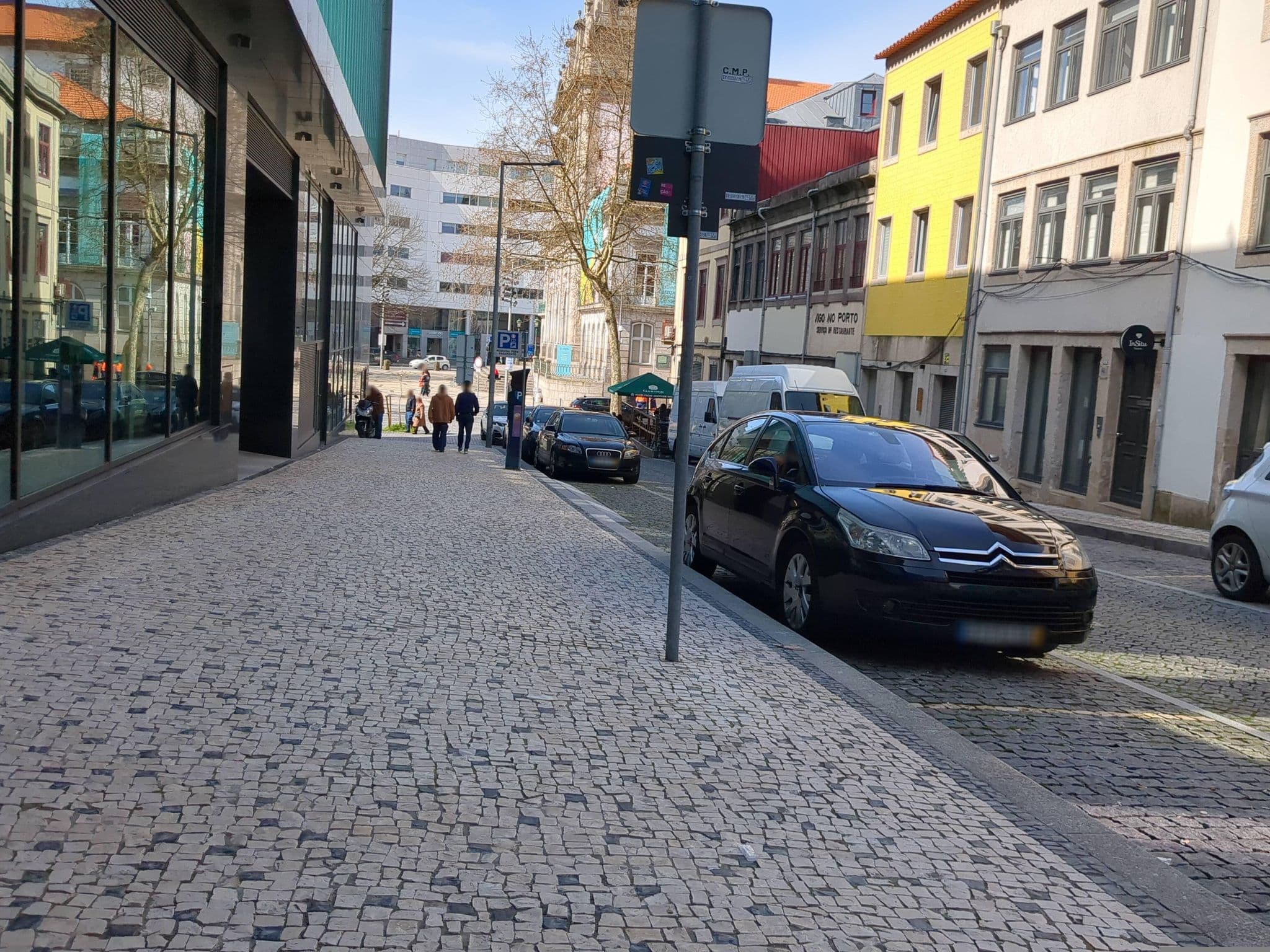 Street view near Manuel J Carneiro Costa, Porto — © egorka (CC BY-SA · Mapillary)