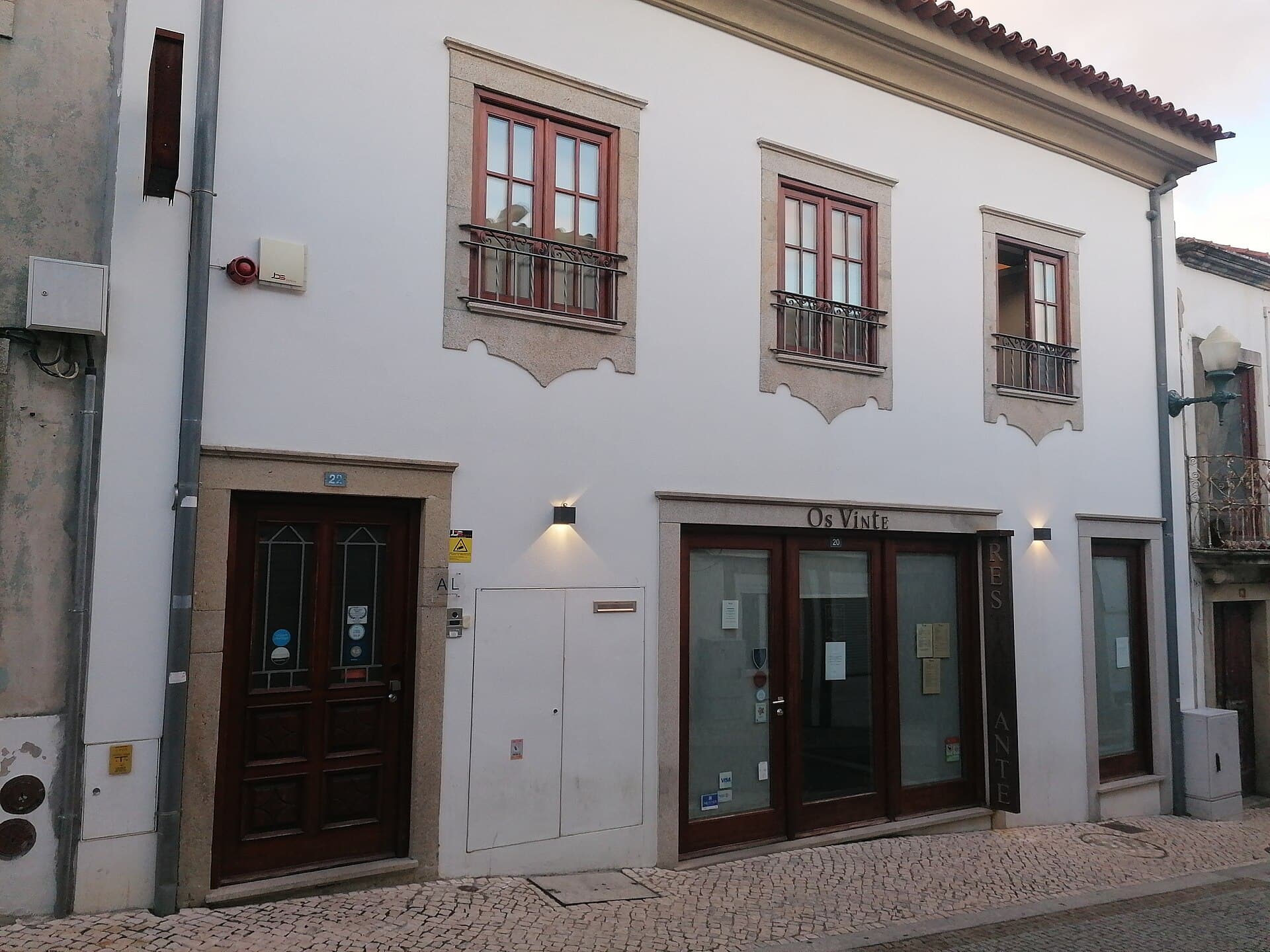 Feira Hostel & Suites (via Wikimedia Commons, CC BY-SA 4.0)