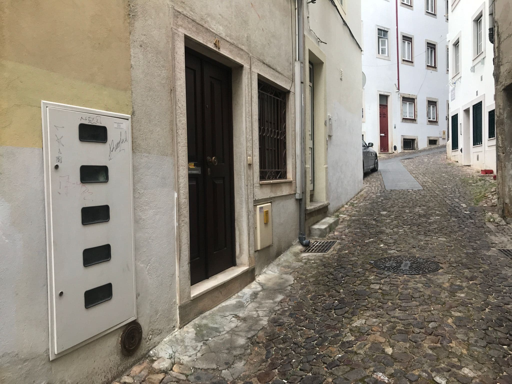 Street view near Hotel Solar Antigo Luxury, Coimbra — © katarinasp (CC BY-SA · Mapillary)