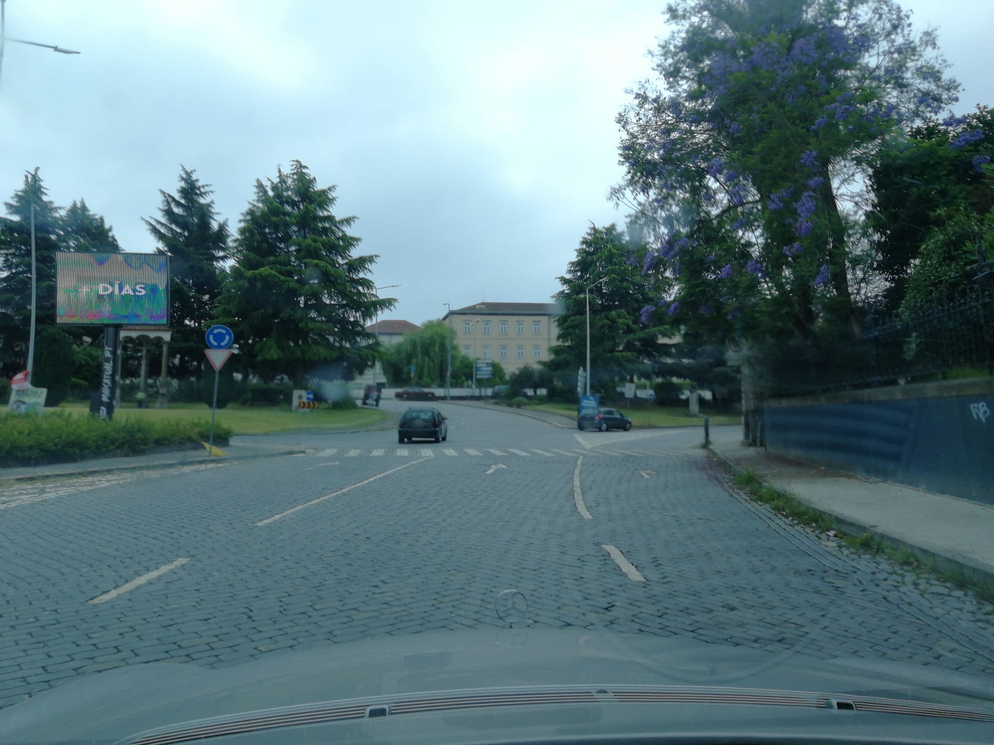 Street view near Albergaria Quinta de Infias, Braga — © apires (CC BY-SA · Mapillary)