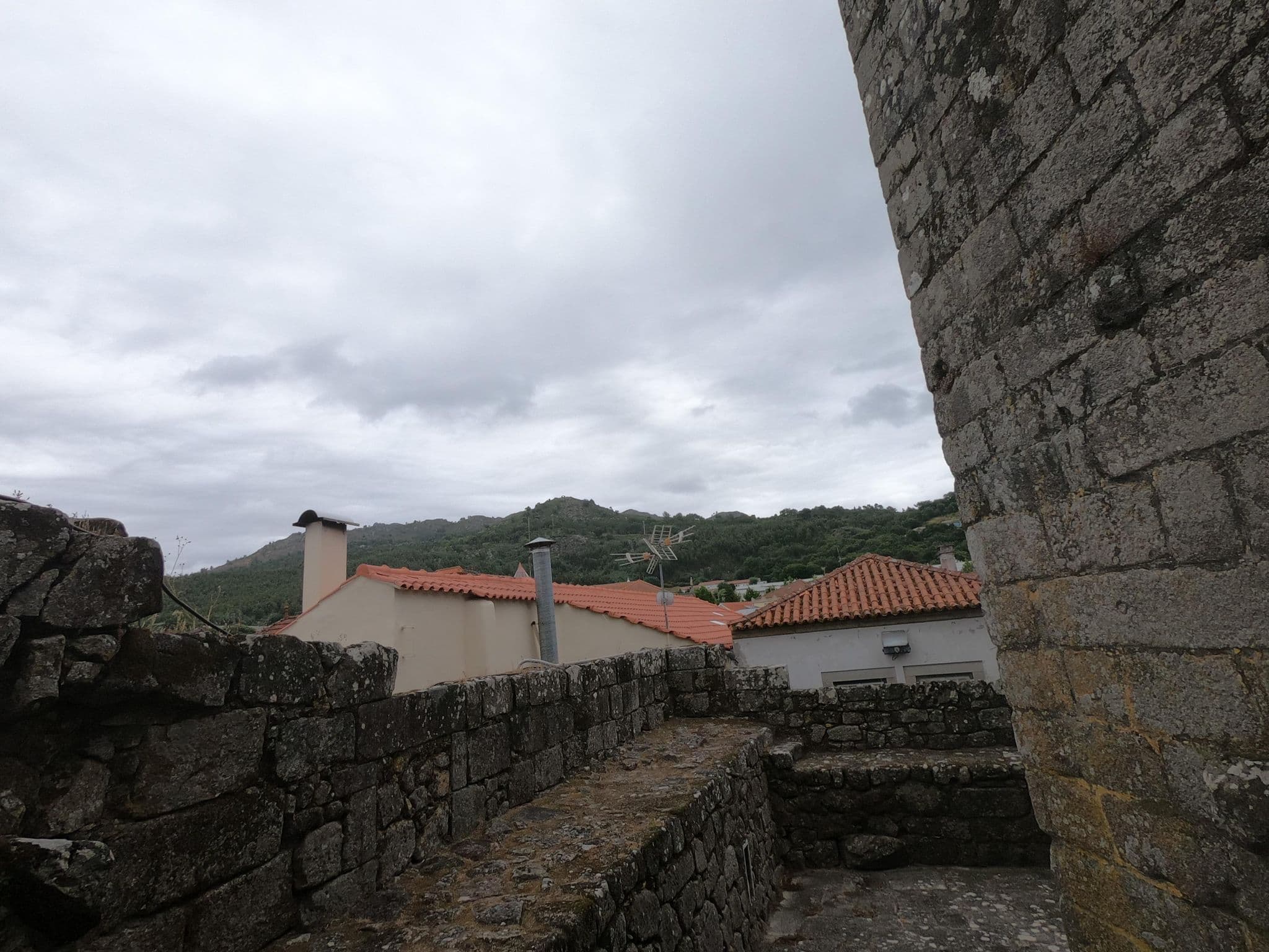 Street view near Pousada Dom Diniz, Valenza — © filohipo (CC BY-SA · Mapillary)