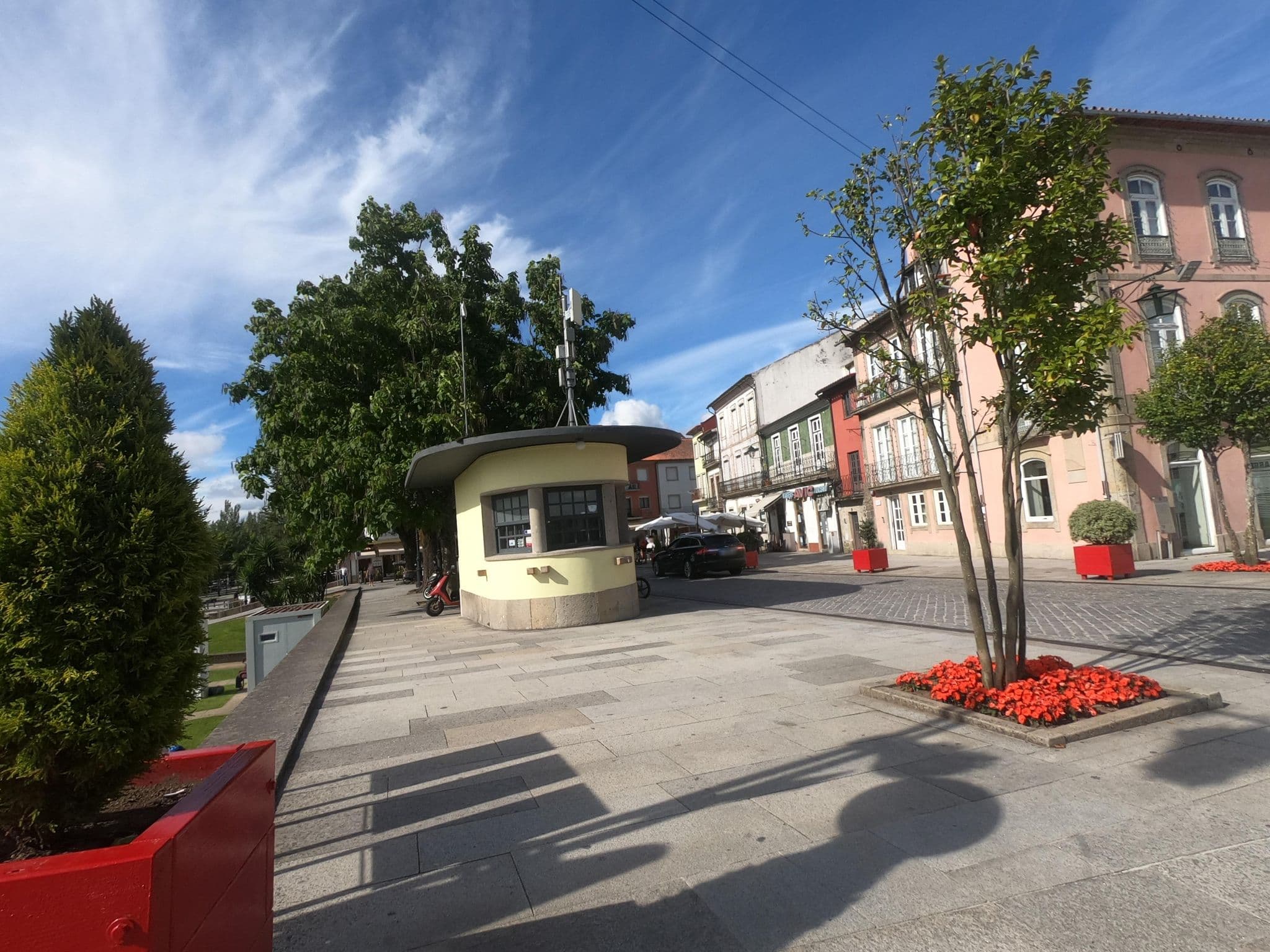 Street view near Avelino Barros & Filhos - Hotelaria, Ponte de Lima — © filohipo (CC BY-SA · Mapillary)