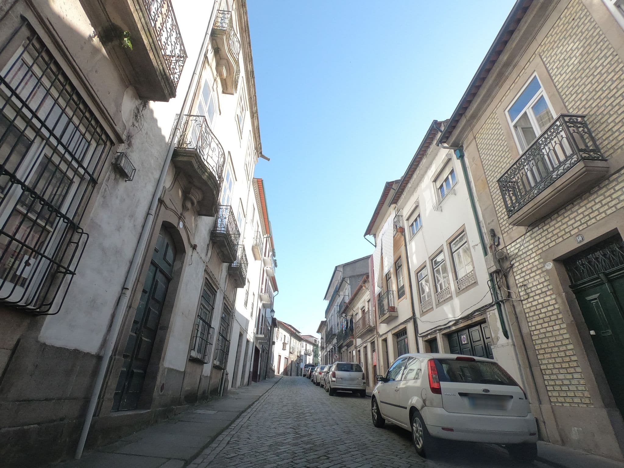 Street view near Casa do Pinheiro - Turismo de Habitação, Ponte de Lima — © countzero5 (CC BY-SA · Mapillary)