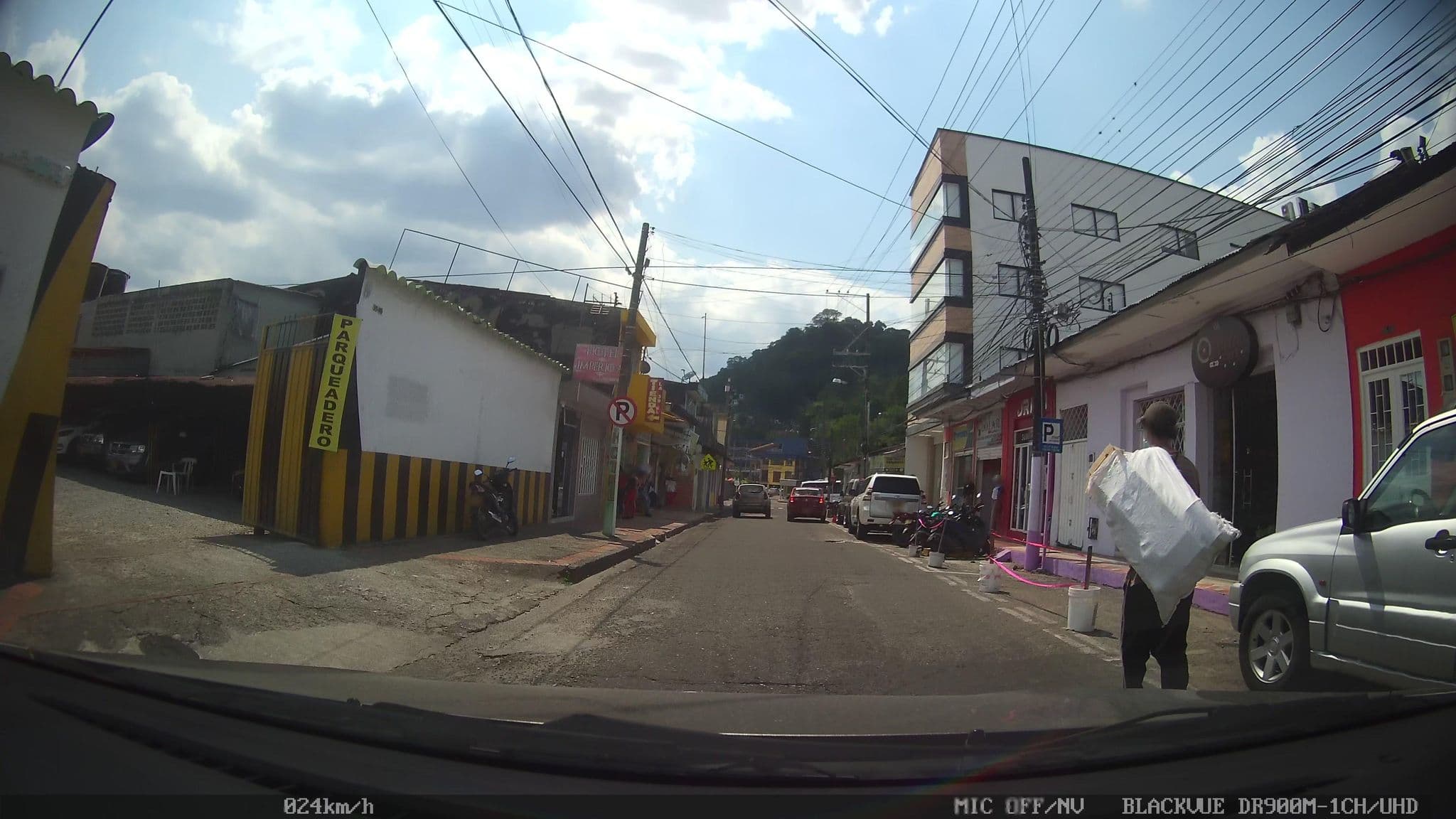 Street view near Alaska, Villavicencio — © kaart_2 (CC BY-SA · Mapillary)